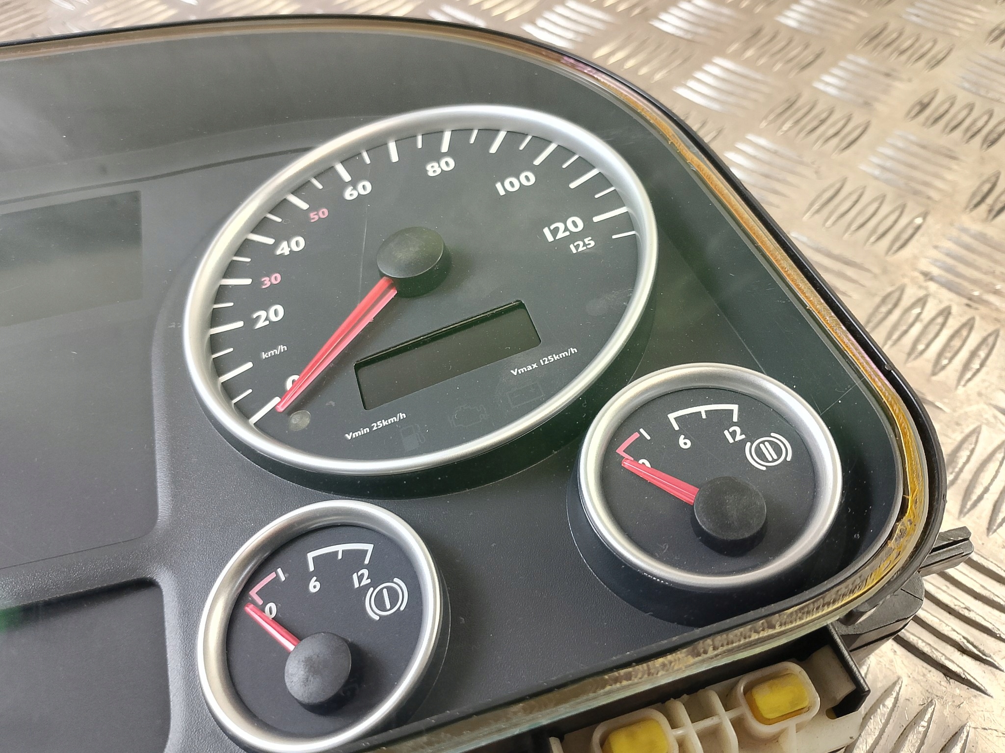 dials MAN TGX 18 T 81. 27202-6228