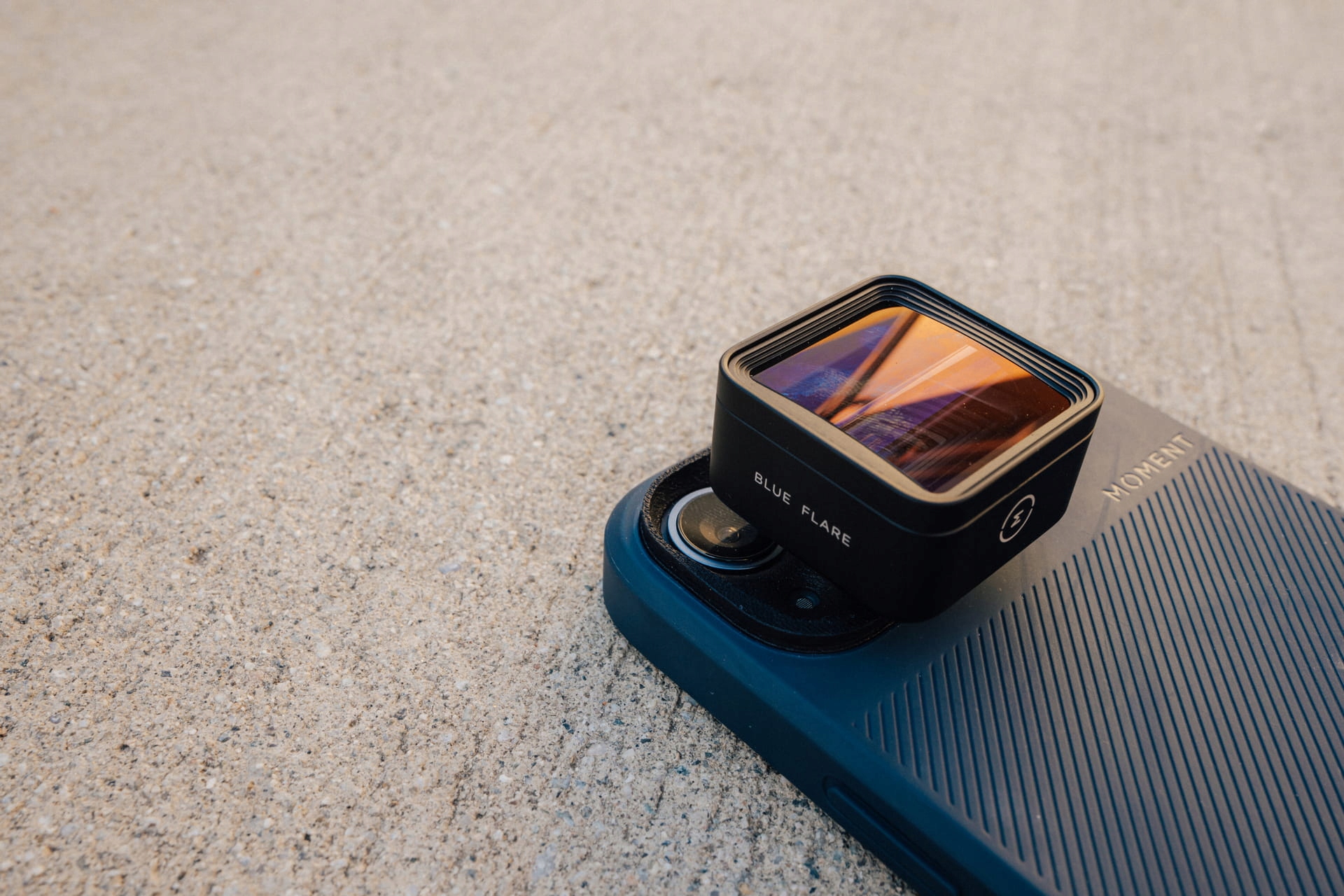 Obiektyw MOMENT Mobile Lens Anamorphic Blue Flare 1.55x T-Series Stan opakowania oryginalne