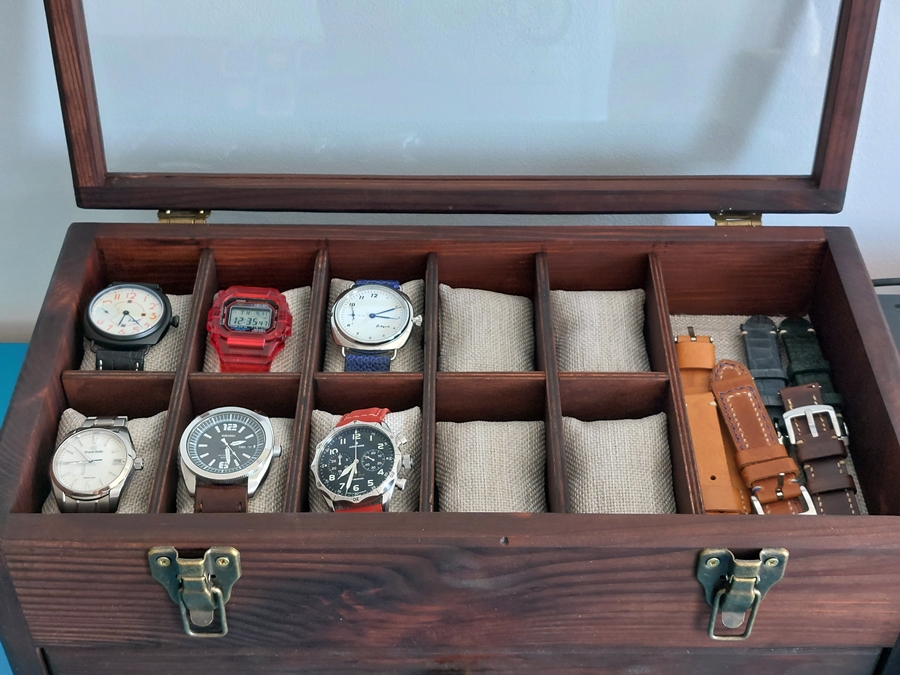 KOMÓDKA SKRZYNECZKA KASETKA PUDEŁKO NA16 ZEGARKÓW DREWNO ROBIONA RĘCZNIE Marka inny