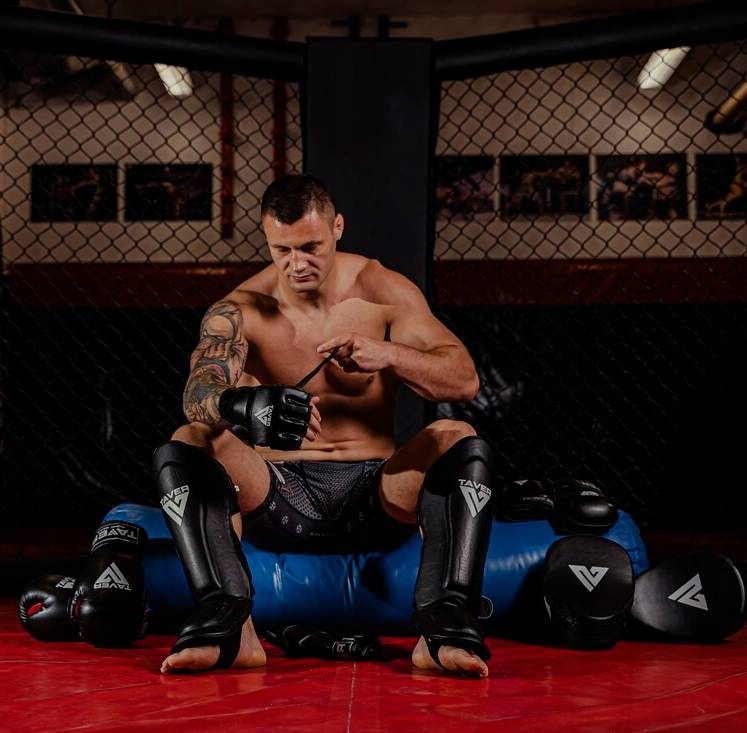 RĘKAWICE DO MMA GRAPPLINGOWE CHWYTNE KRAV MAGA NA WOREK PŁASKIE TAVER - XL Kolor dominujący czarny