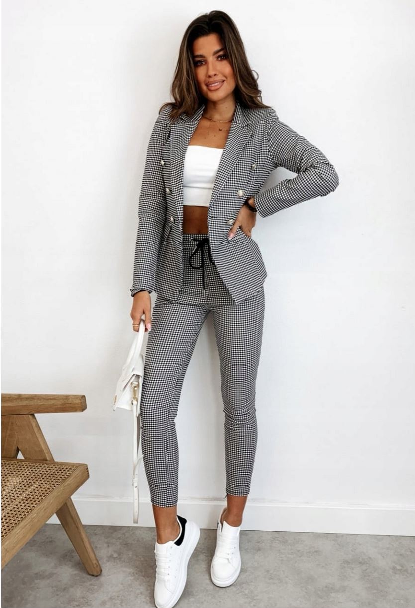 KOMPLET DAMSKI GARNITUR W KRATĘ ŻAKIET I SPODNIE S Rozmiar S
