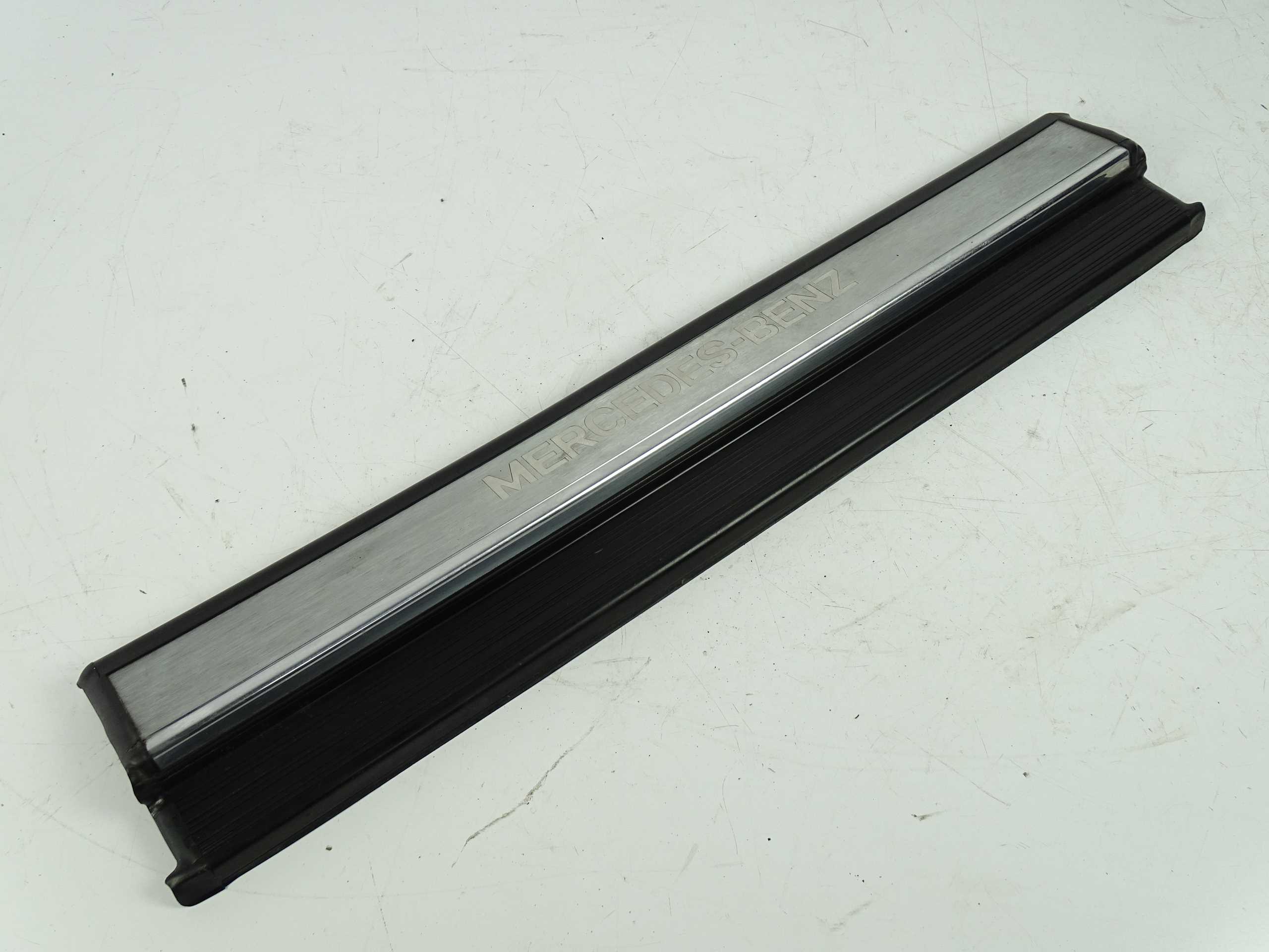 Mercedes S W140 NAKŁADKA PROGU PRAWA LEWA PRZÓD