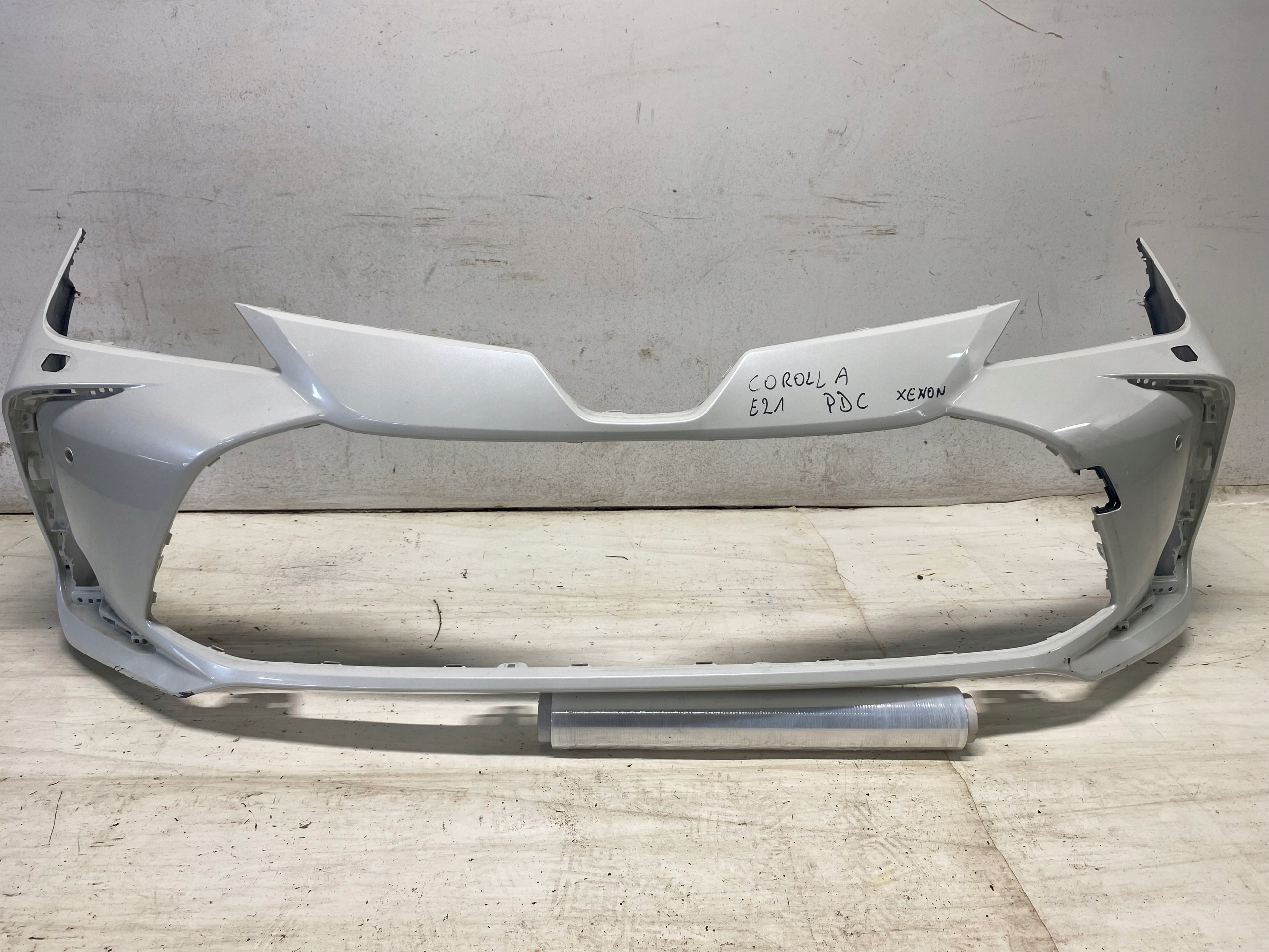 FRONTSTOSSSTANGE TOYOTA COROLLA E21 XENON PDC 19