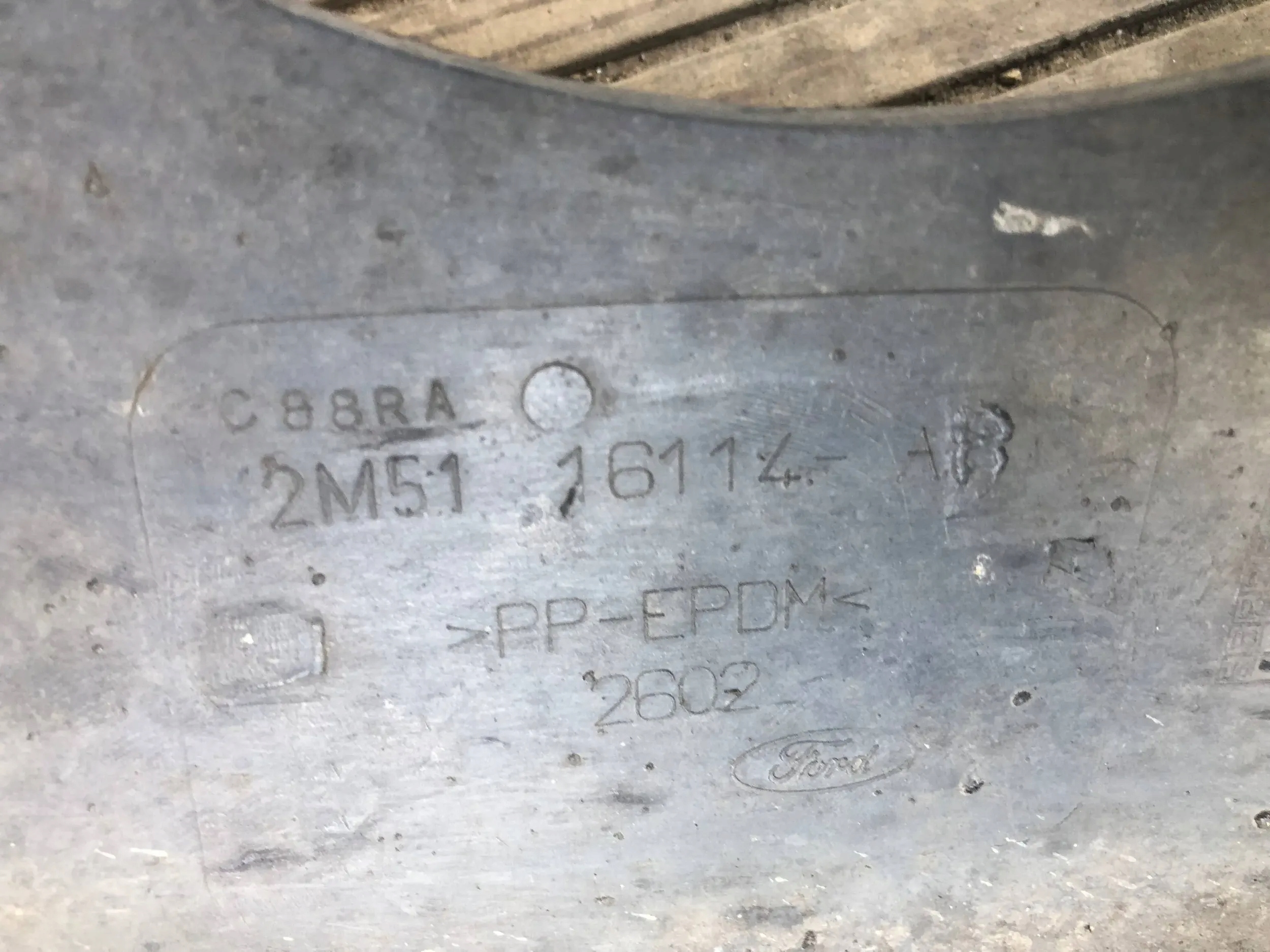 mudguard right front FORD FOCUS MK1 2M51-16114-AB