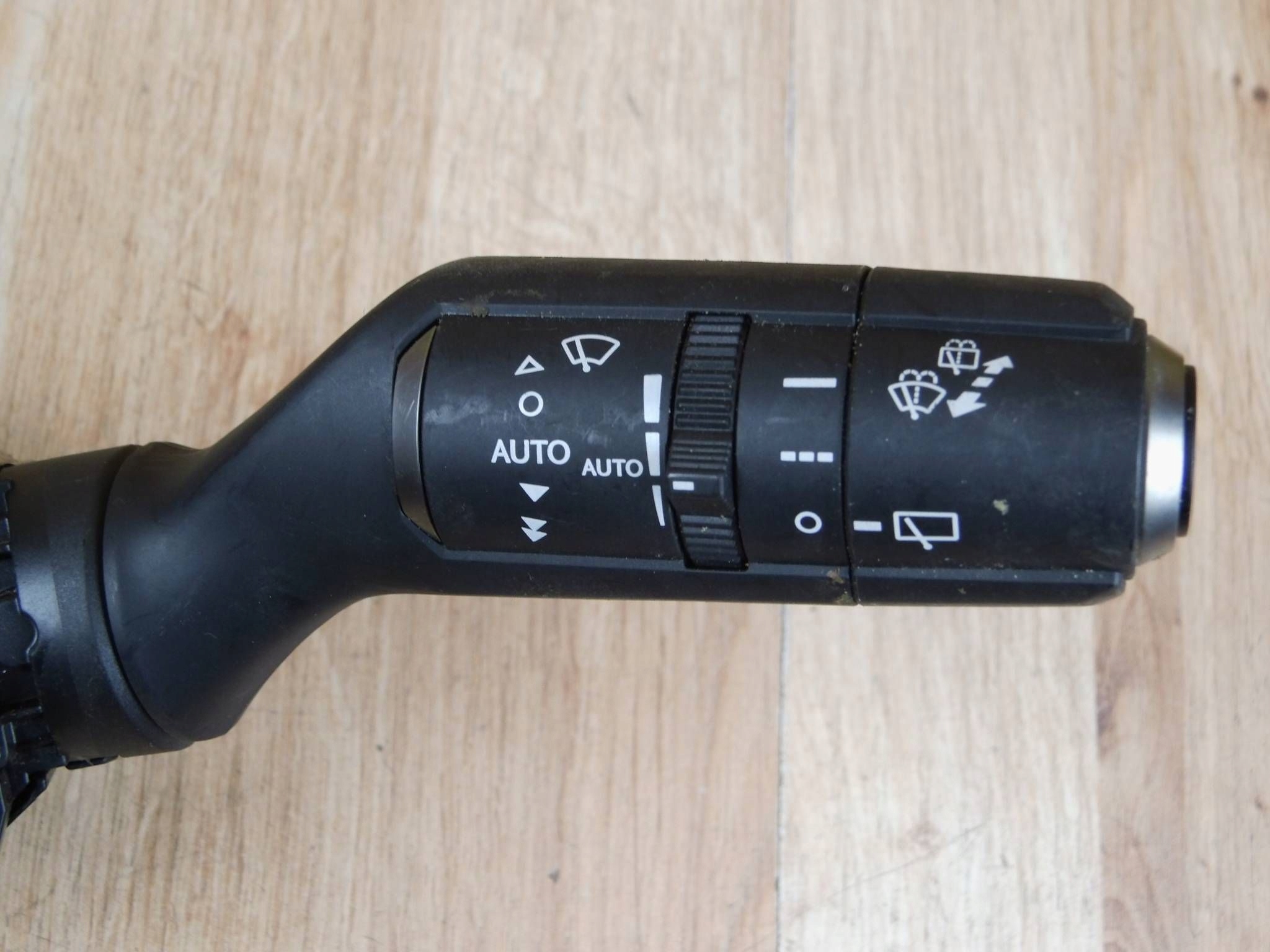 Lexus UX UX250H Interruttore comando luci tergicristalli DEVIO LUCI DEVIO zespolony 17L066