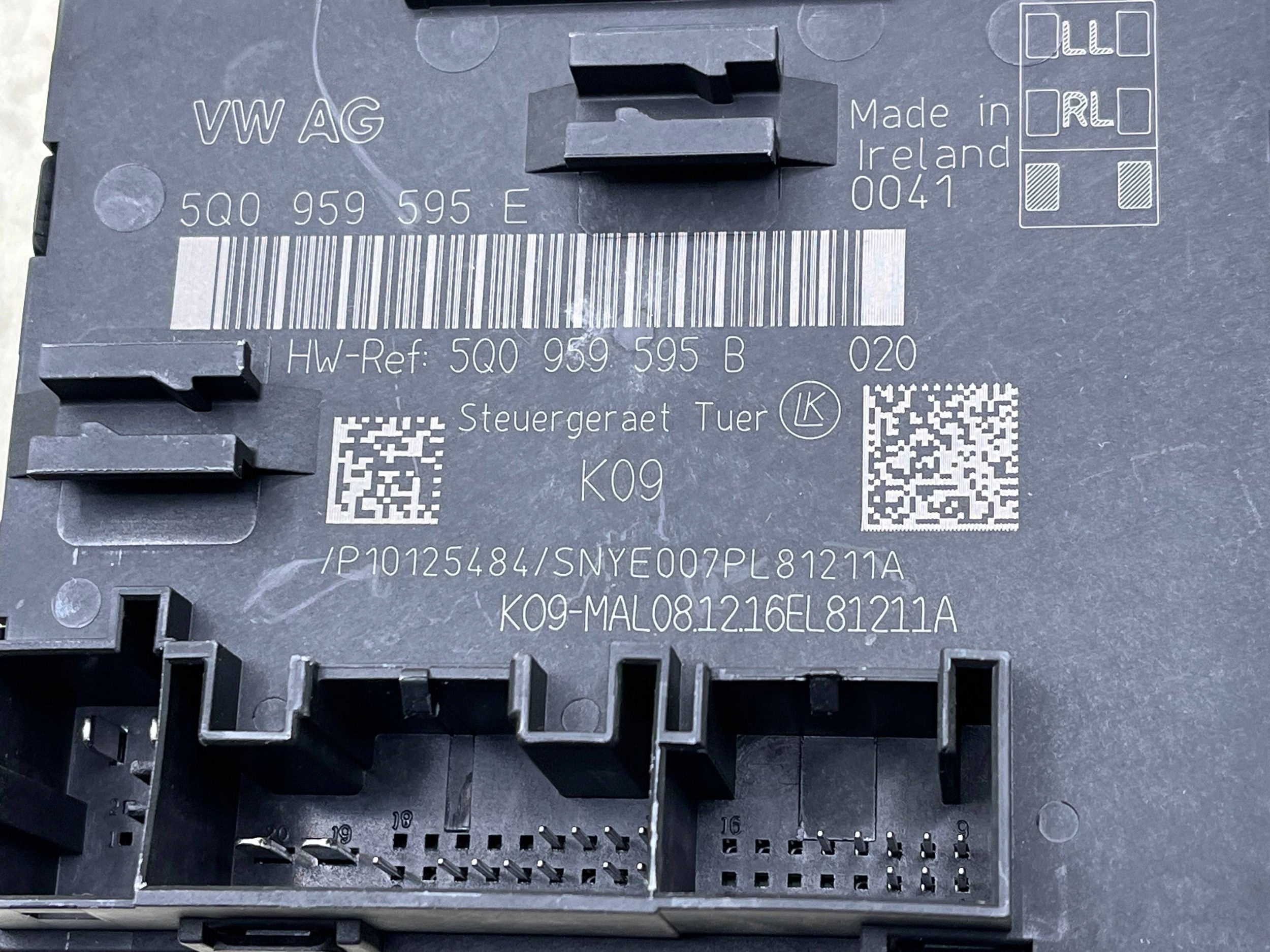 control unit AUDI A3 (8V1, 8VK) 5Q0959595E 32425240 2017 !J