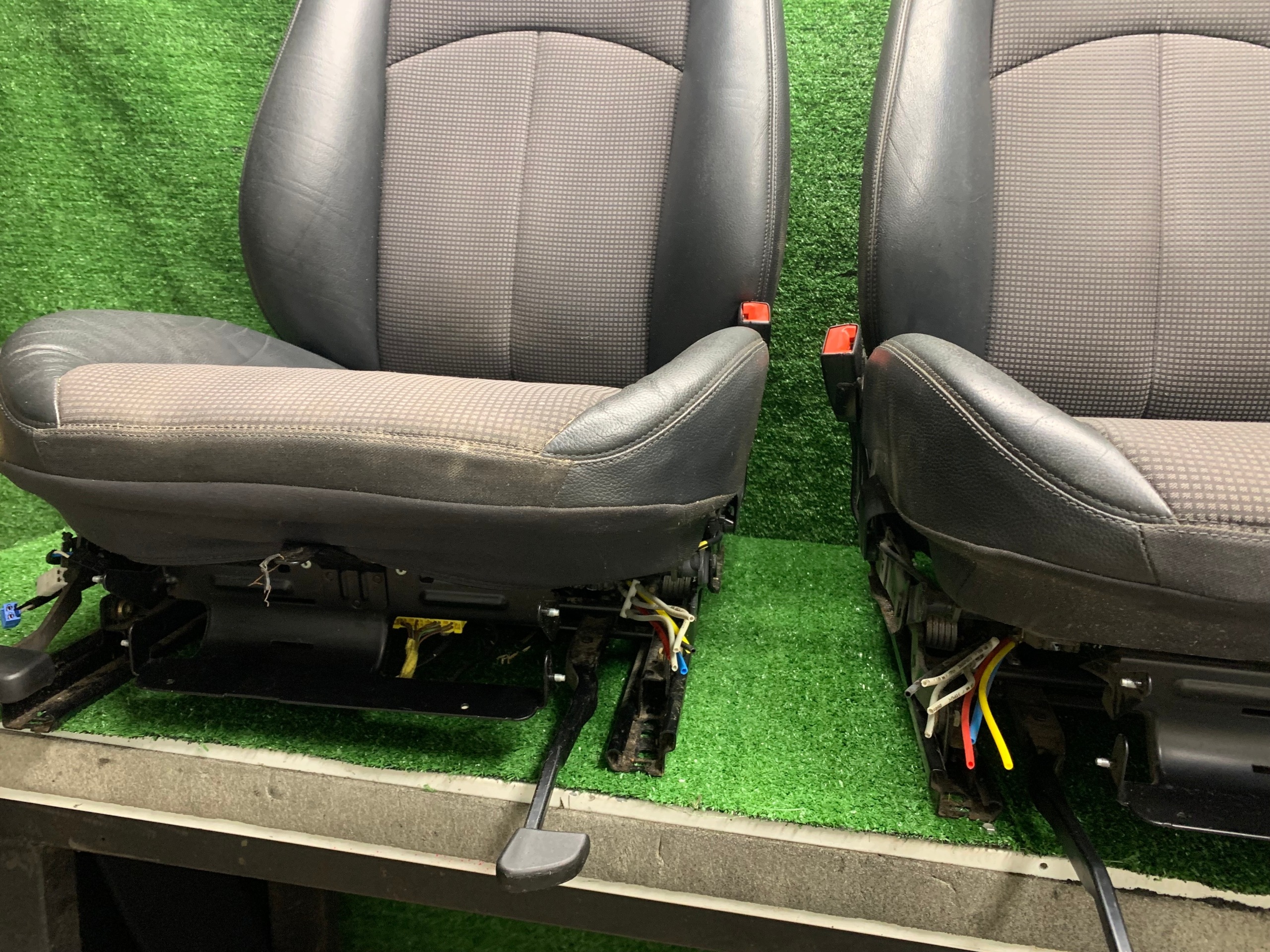 seats front front KOMPLET right/left MERCEDES E-KLASA W211 semi leather