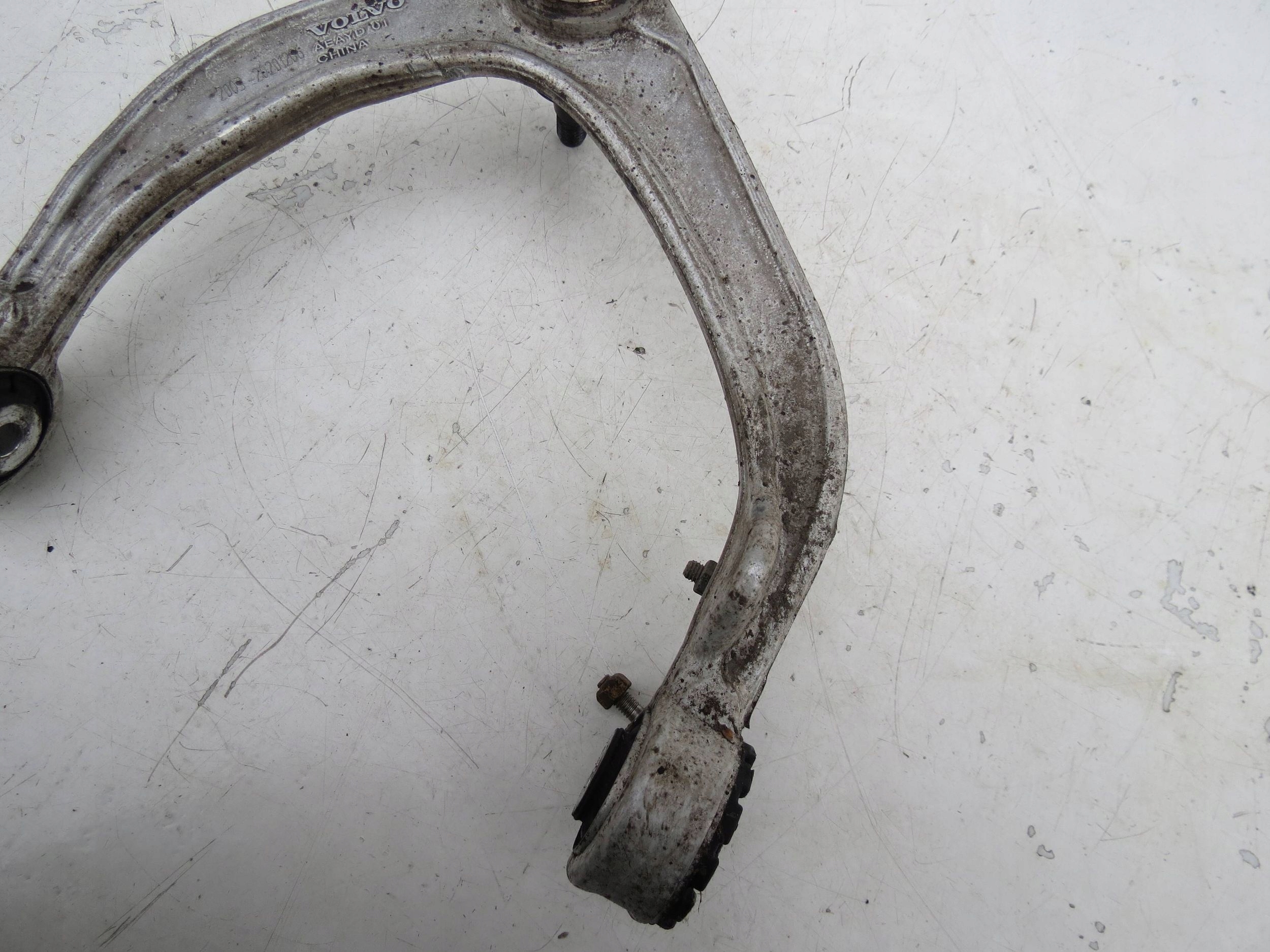 arm upper right front VOLVO S90 II 2.0 D 190KM 2016-2021R 31360837