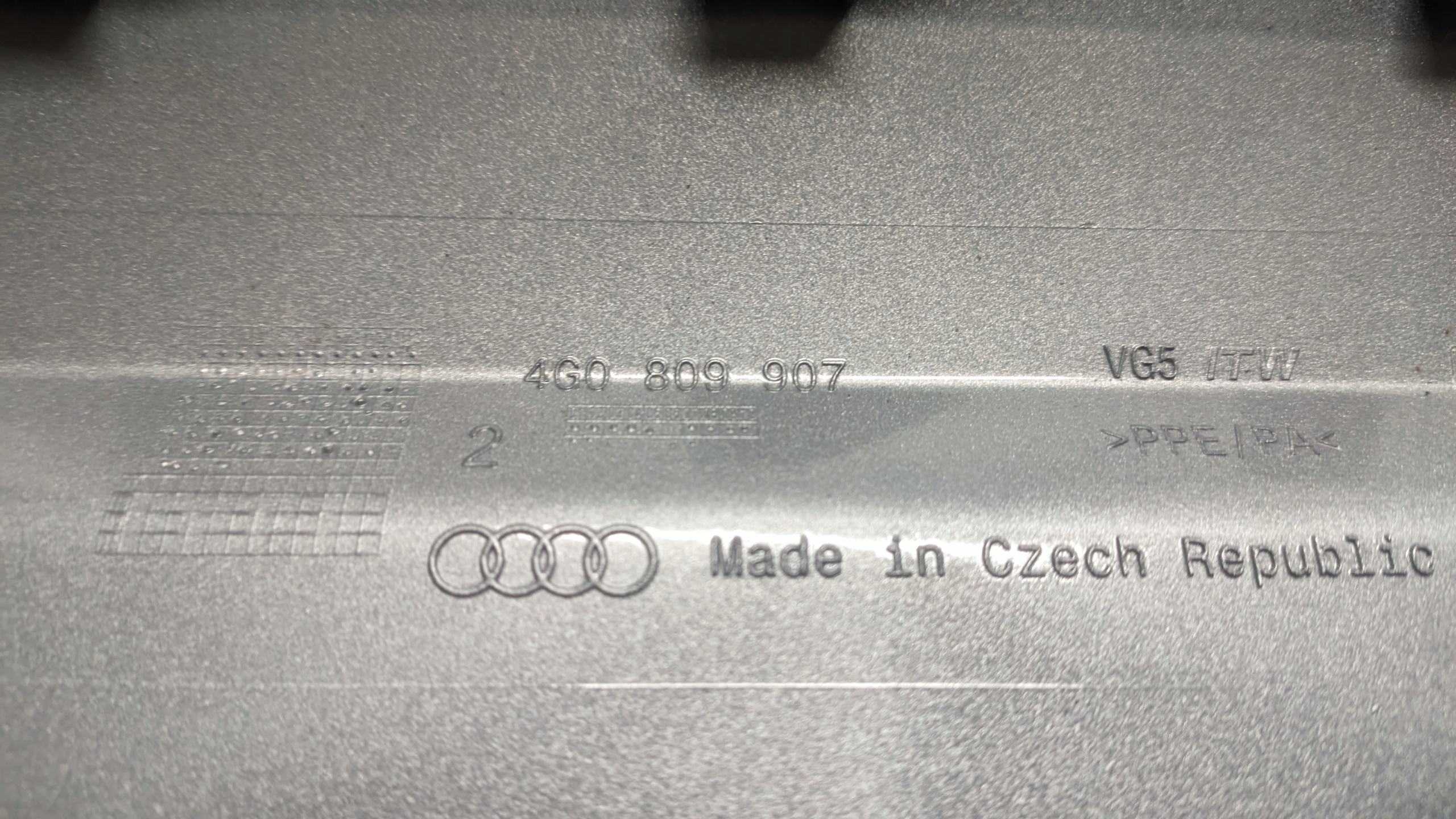 AUDI A6 C7 Volet trappe carburant Carburant 4G0809907