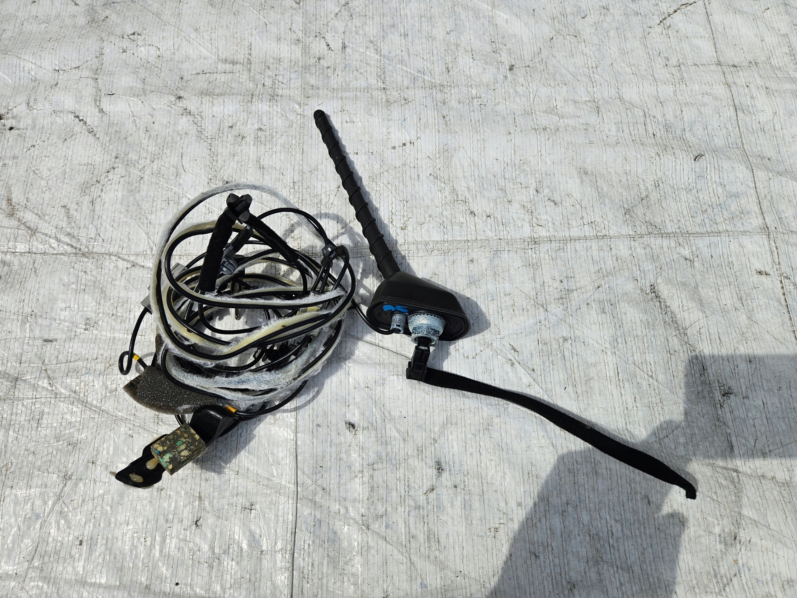 ANTENA DACHOWA KIA CEED II 12-17