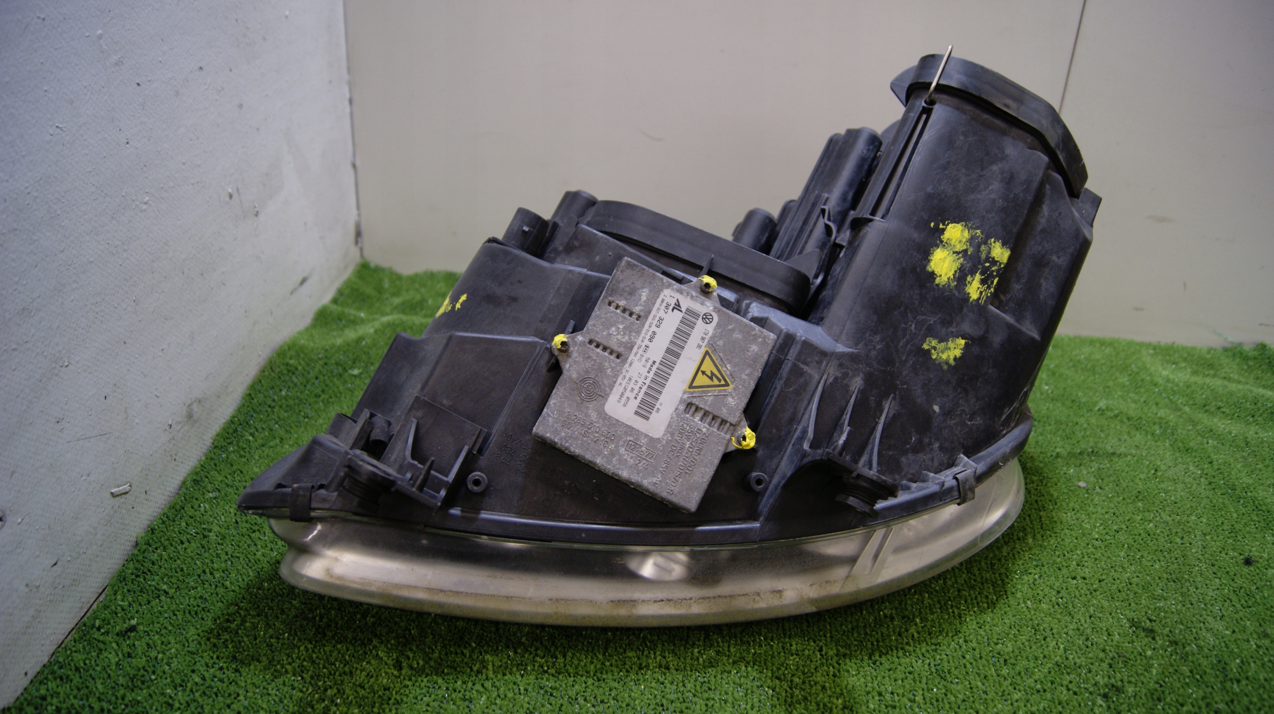 light right front XENON VOLKSWAGEN TOURAN 1