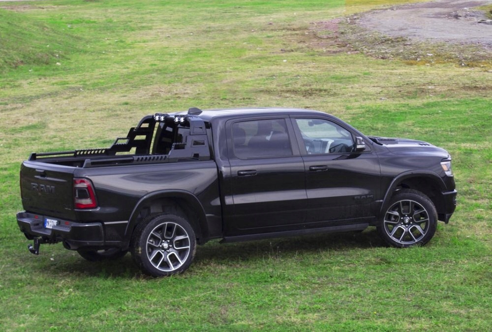 Dodge RAM 1500 orurowanie paki COMBAT Roll Bar LED Part number 1