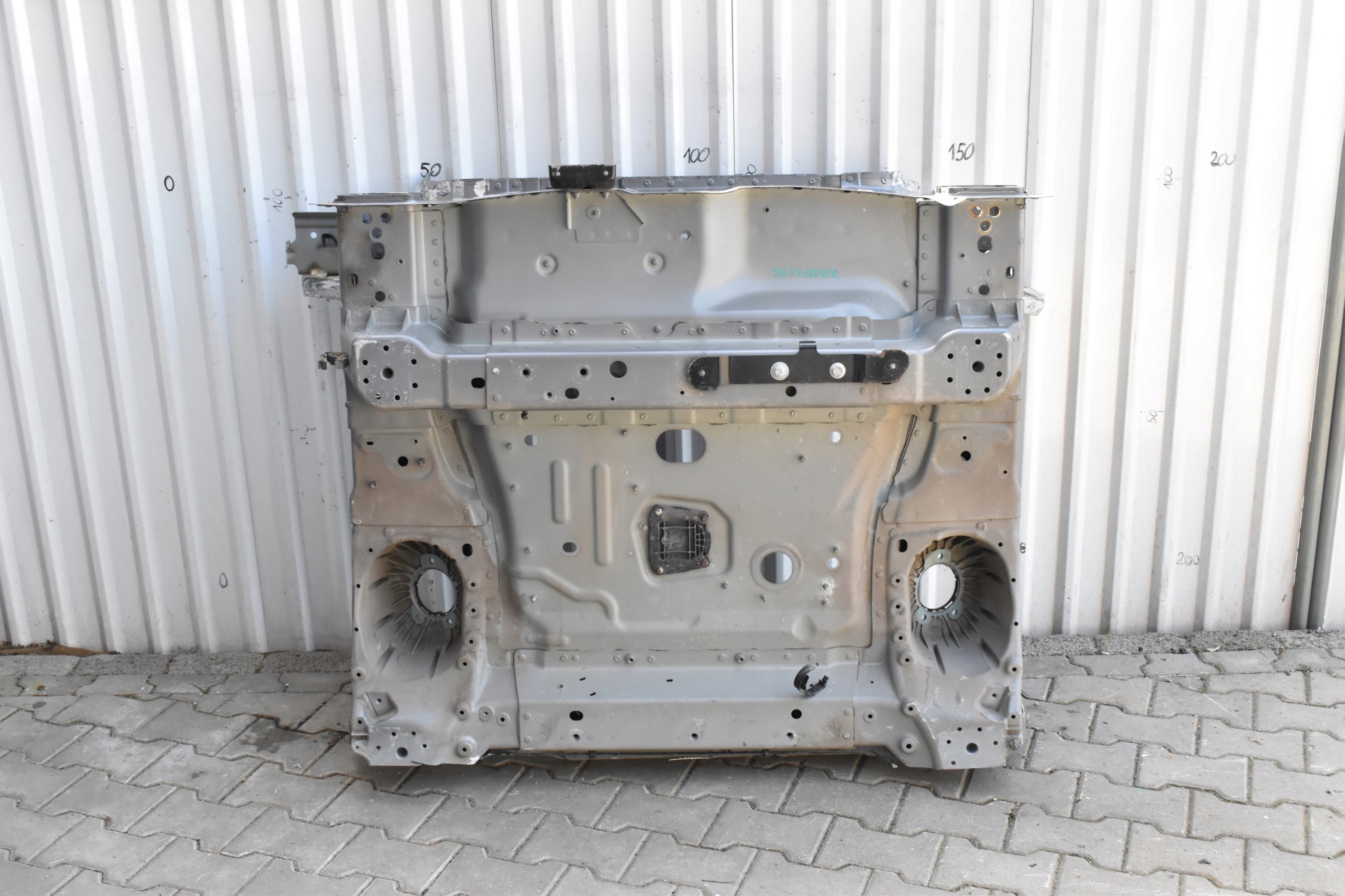 WANNA PODŁOGA PAS TYLNY LAND ROVER DEFENDER II L663 2020+