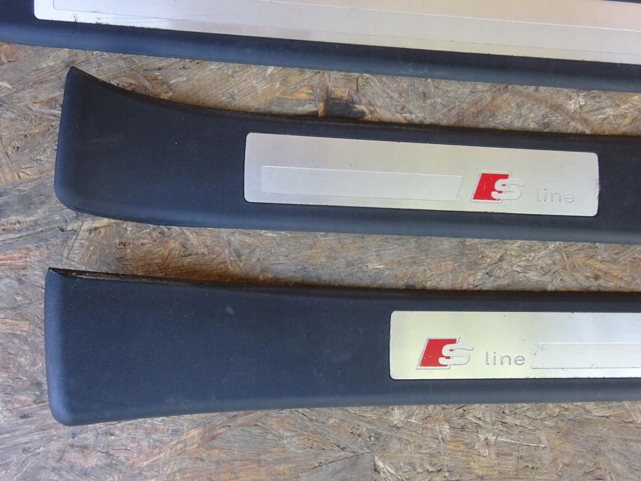 AUDI A4 B6 B7 LISTWY NAKŁADKI PROGOWE KOMPLET S-LINE Typ samochodu Samochody osobowe