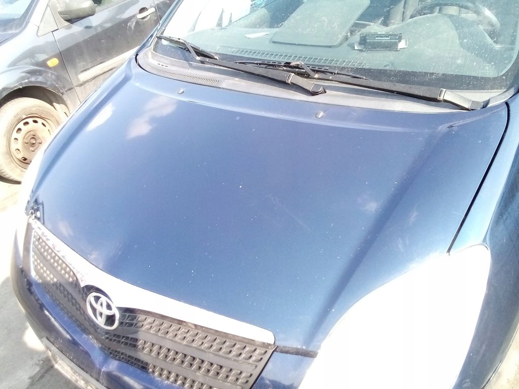Toyota Corolla Verso and bonnet