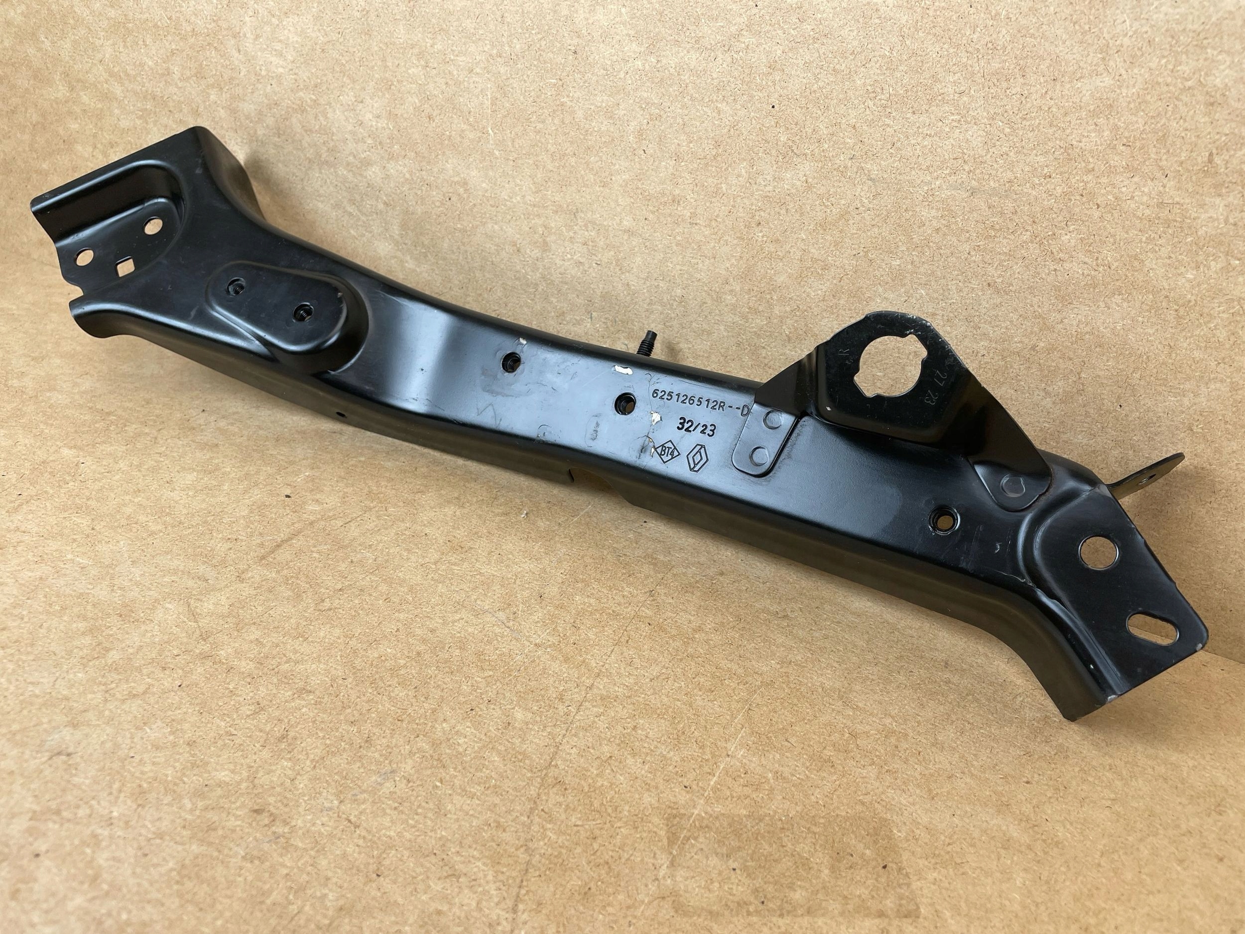 Traverse Console OKULAR Armature Avant Droite RENAULT AUSTRAL 2022