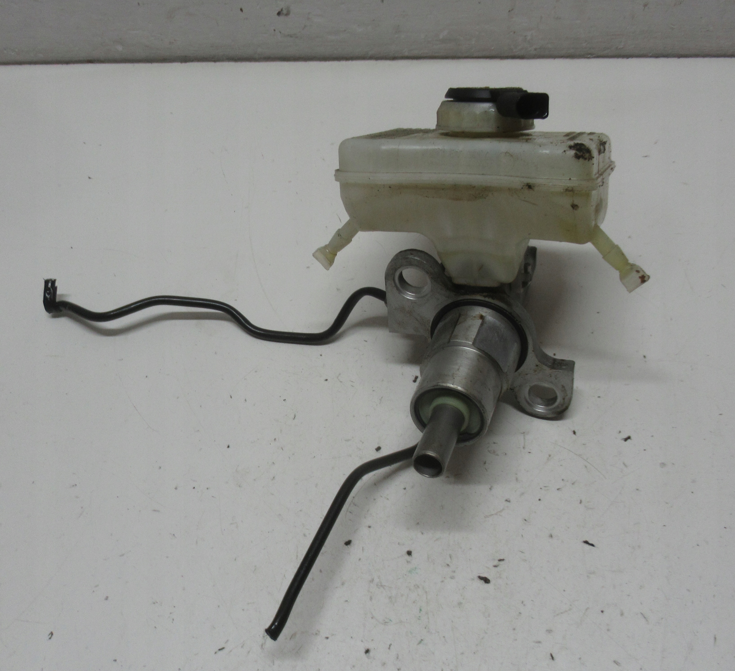 AUDI A4 B8 FL 2.0 TFSI 14R Servofreno serbatoio