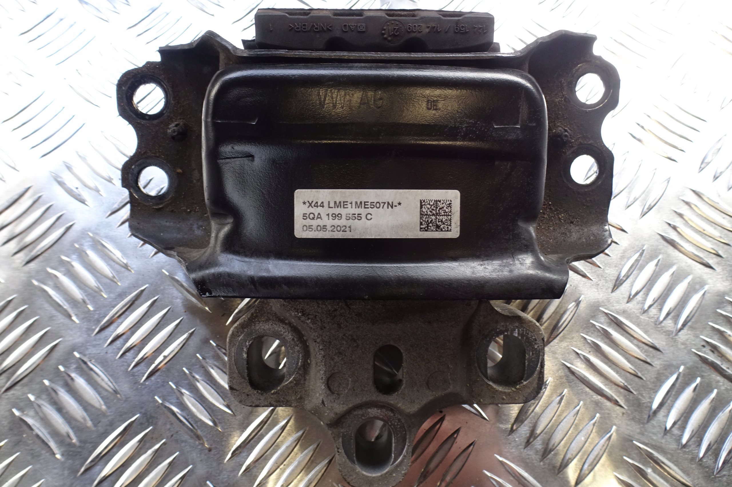 VW TIGUAN II - PODUSZKA SKRZYNI 5Q0199555C