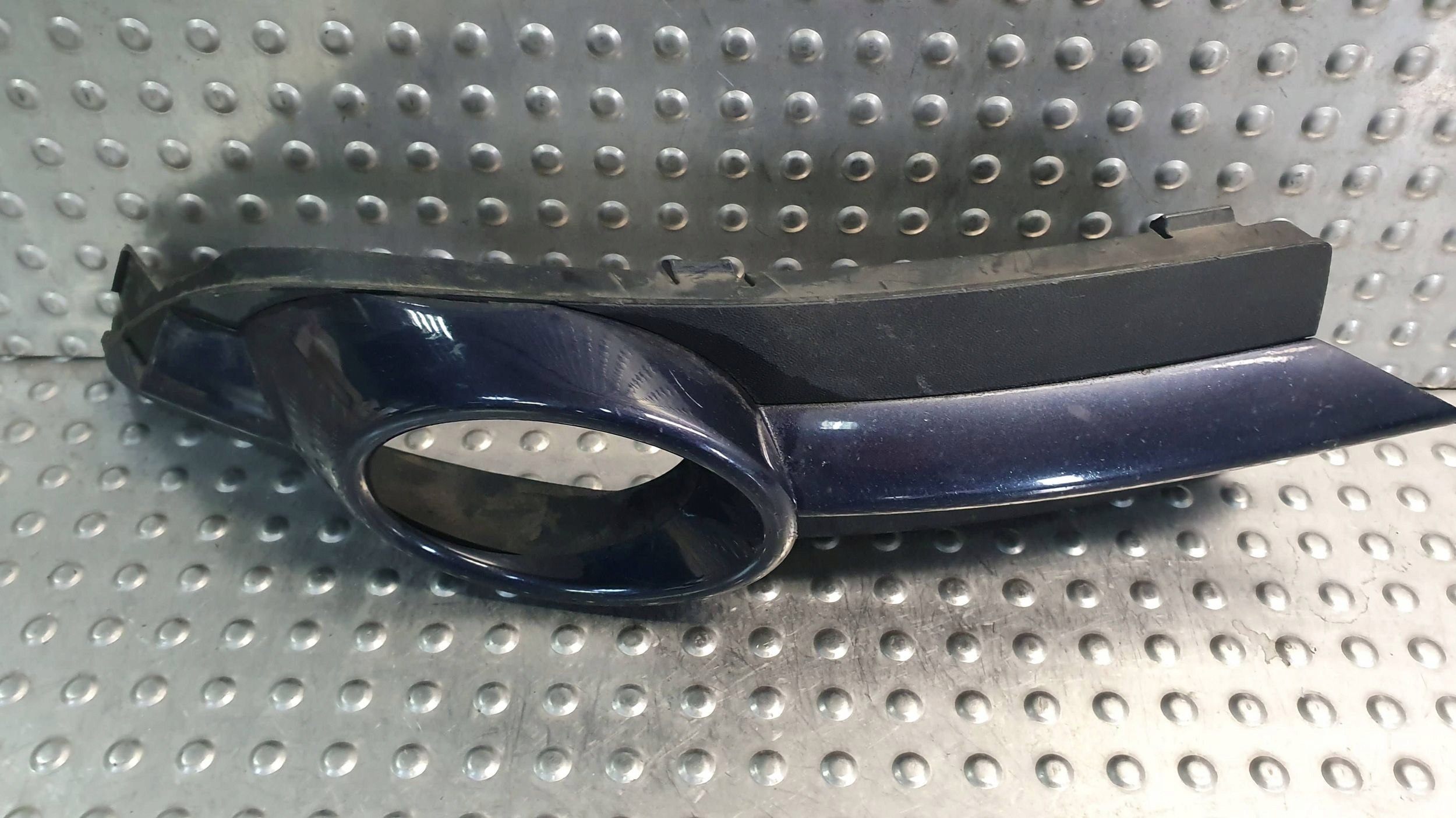 grid of a bumper right VW EOS 05- 1Q0853666B