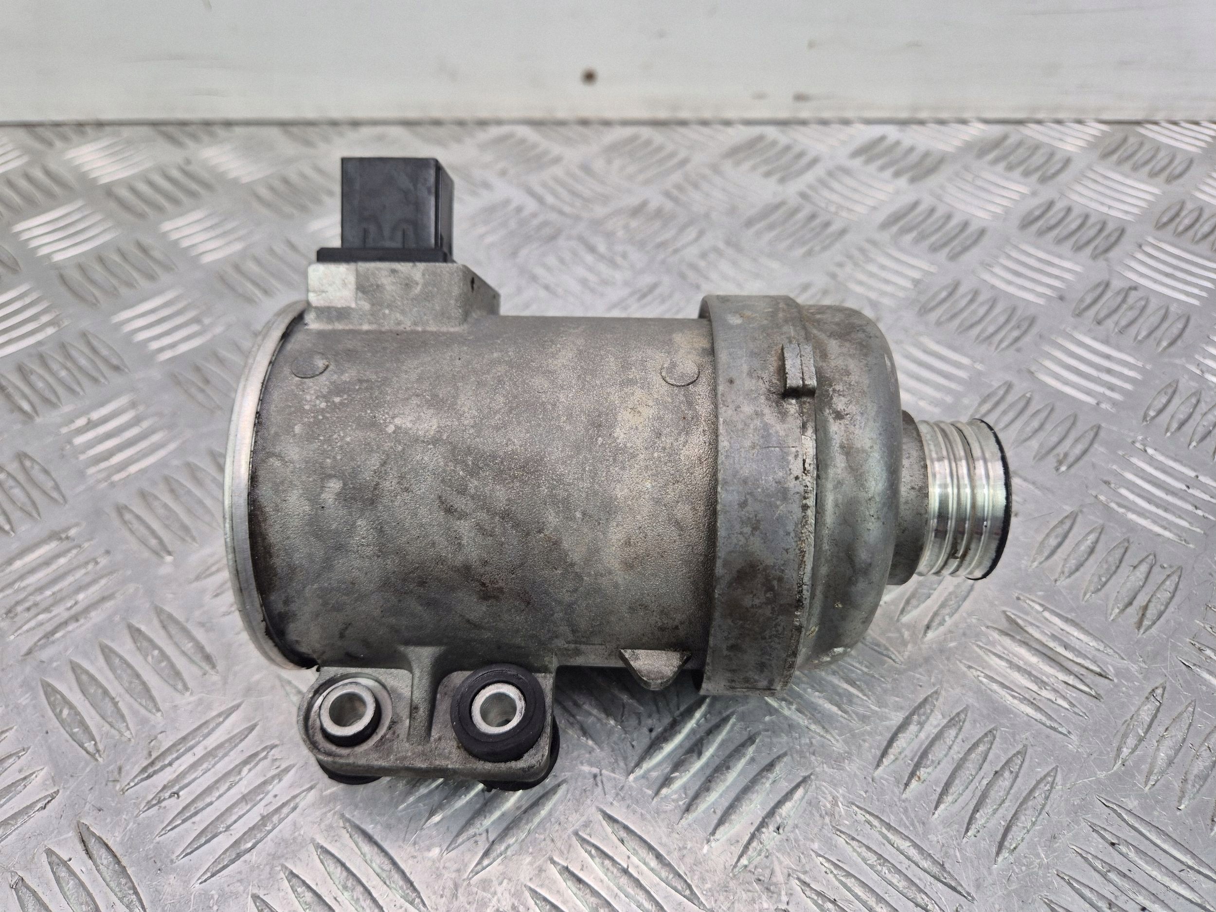 BMW 5 F11 528i water pump 8625097 N20B20A