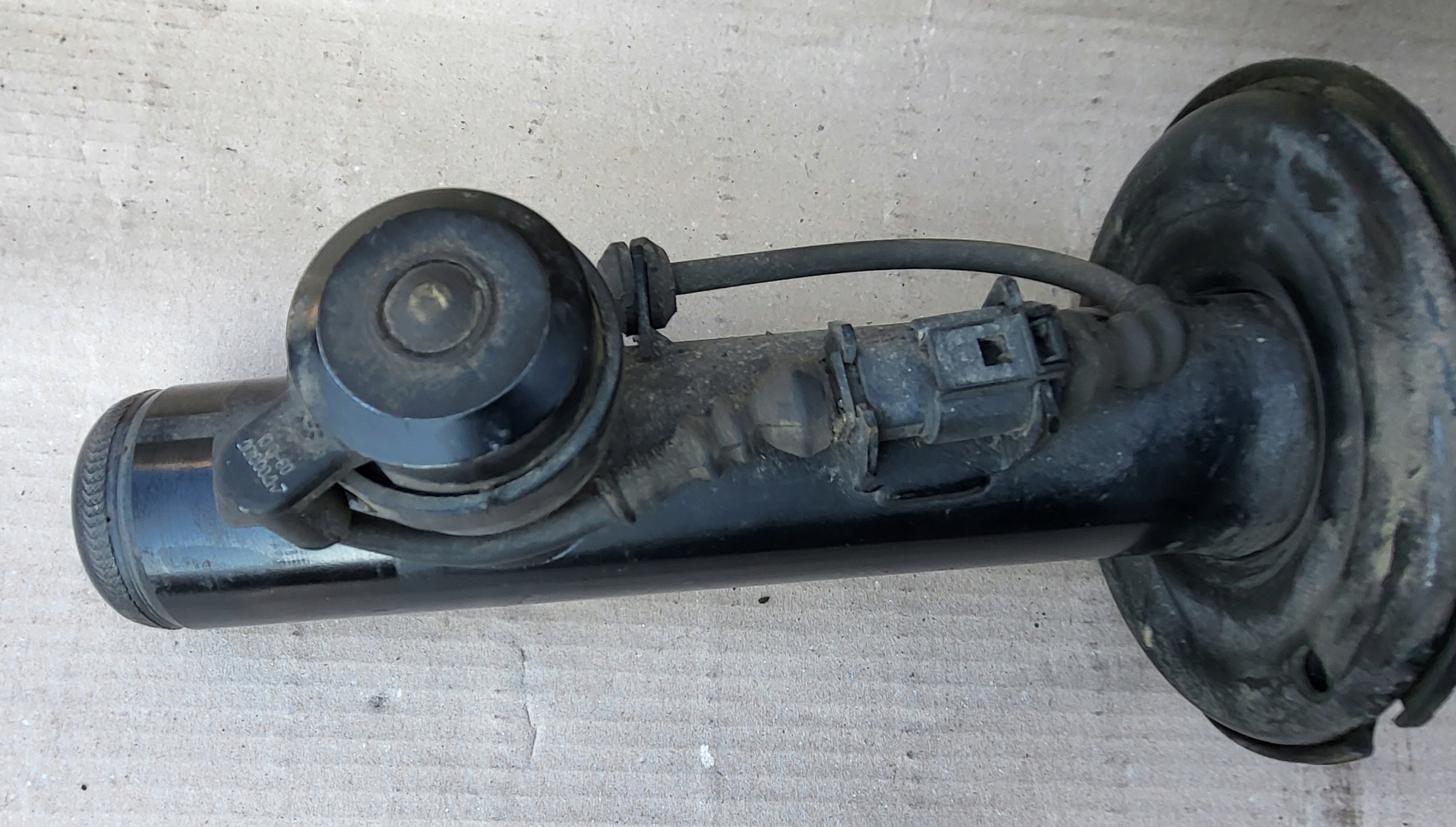 shock absorber AKTYWNY front left AUDI A4 B8 8K A5 8T 8F 8F0413029 OE