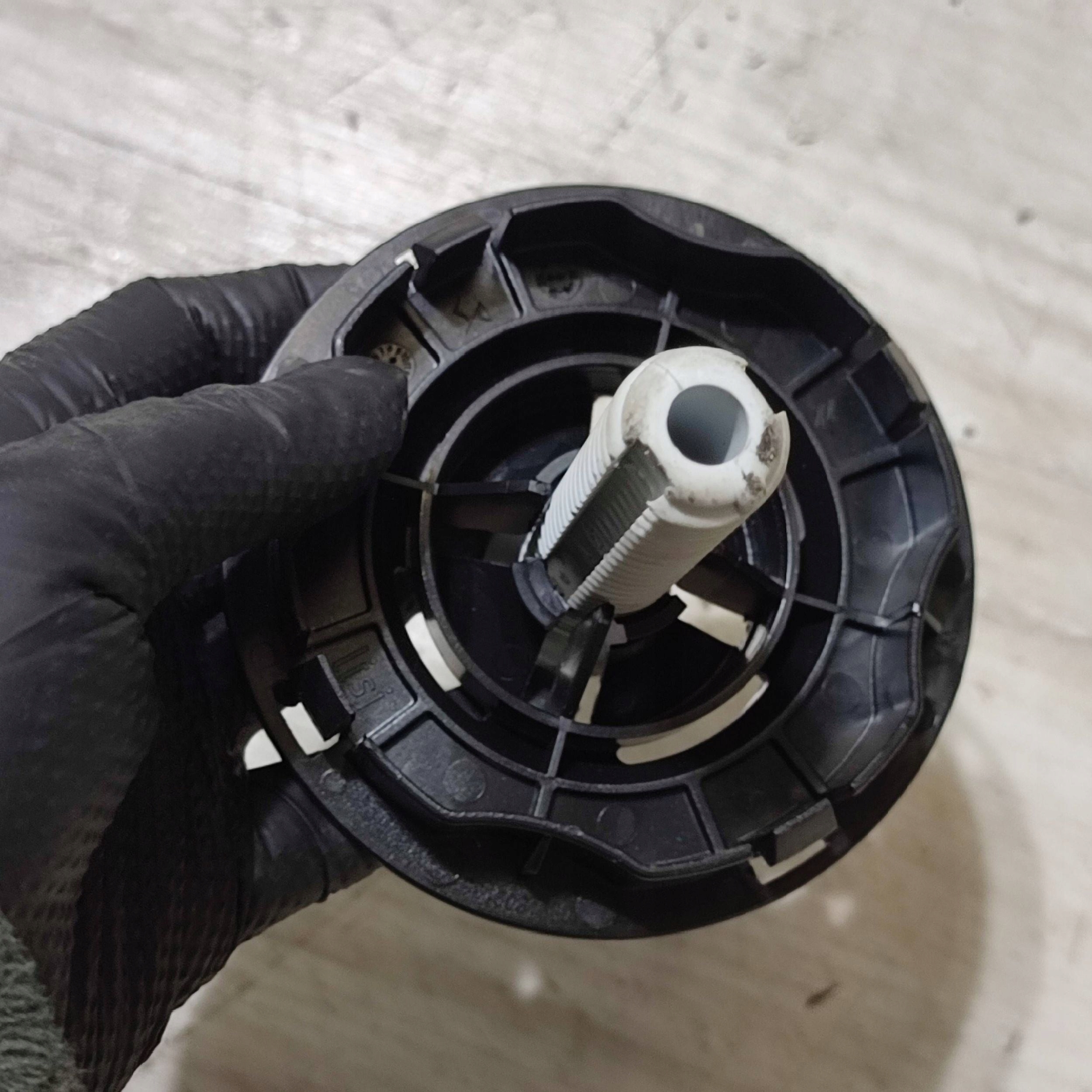Vis Roues de la roue de secours Opel Corsa F 9816031680