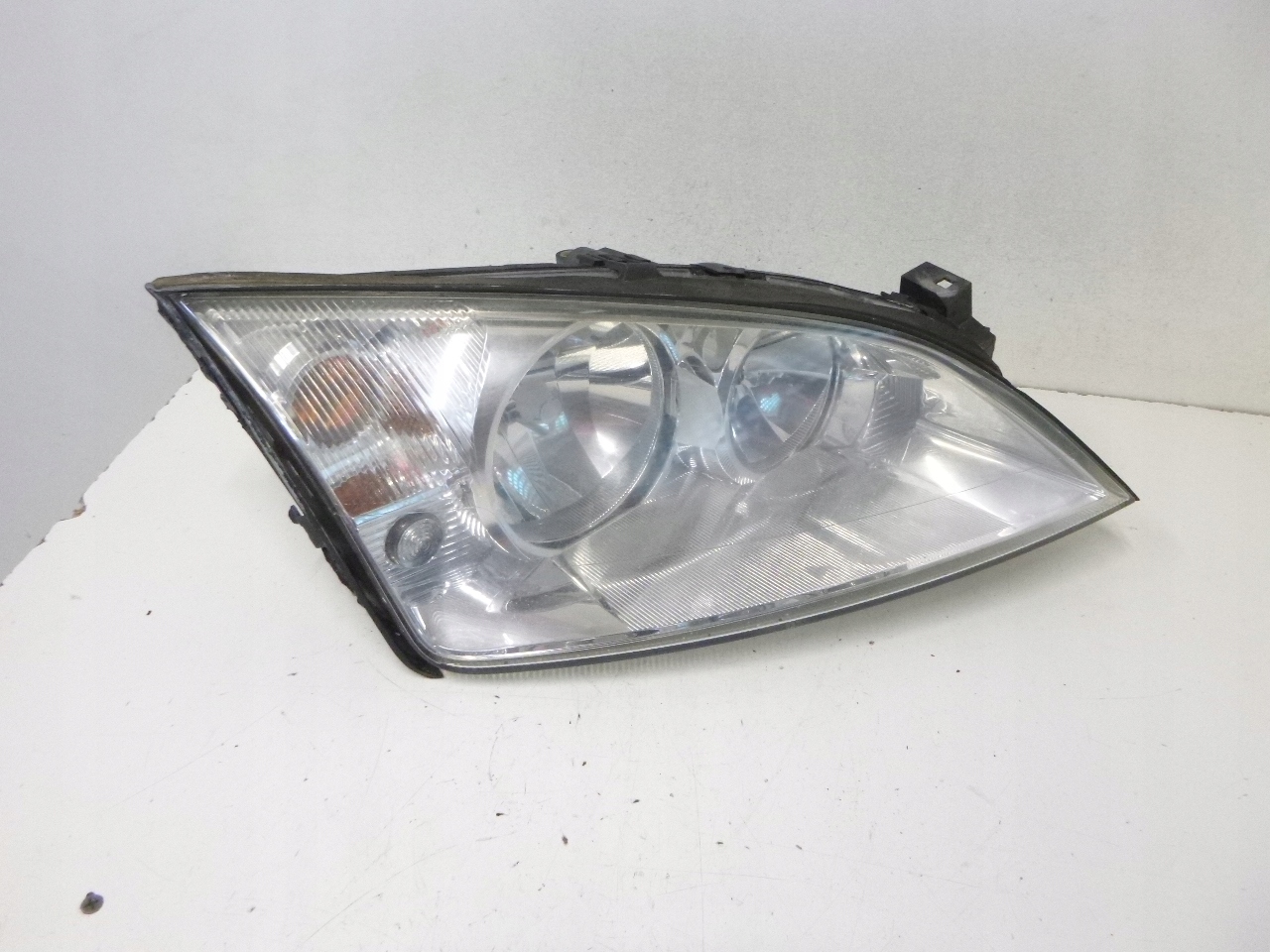 light front Ford Mondeo III 04r.