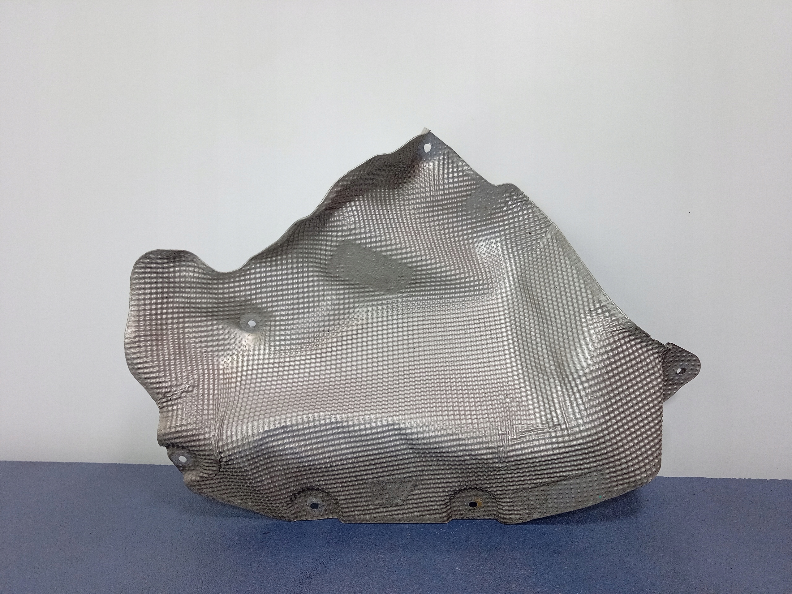 BMW M3 G80 тепловой щит задний 8070513