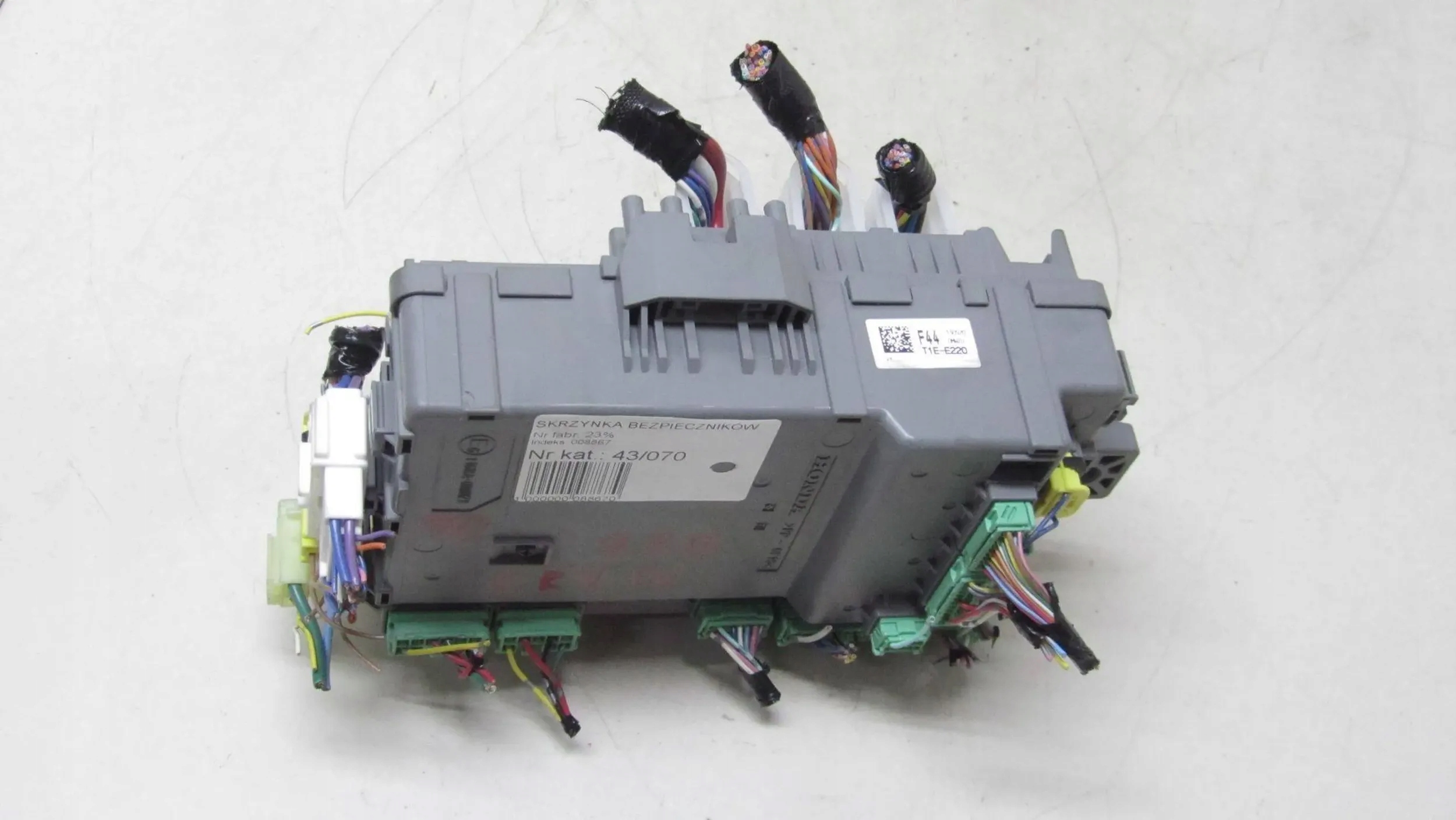 HONDA CR-V IV 2.2 SKRZYNKA BEZPIECZNIKÓW T1E-E220 Typ samochodu 4x4/SUV