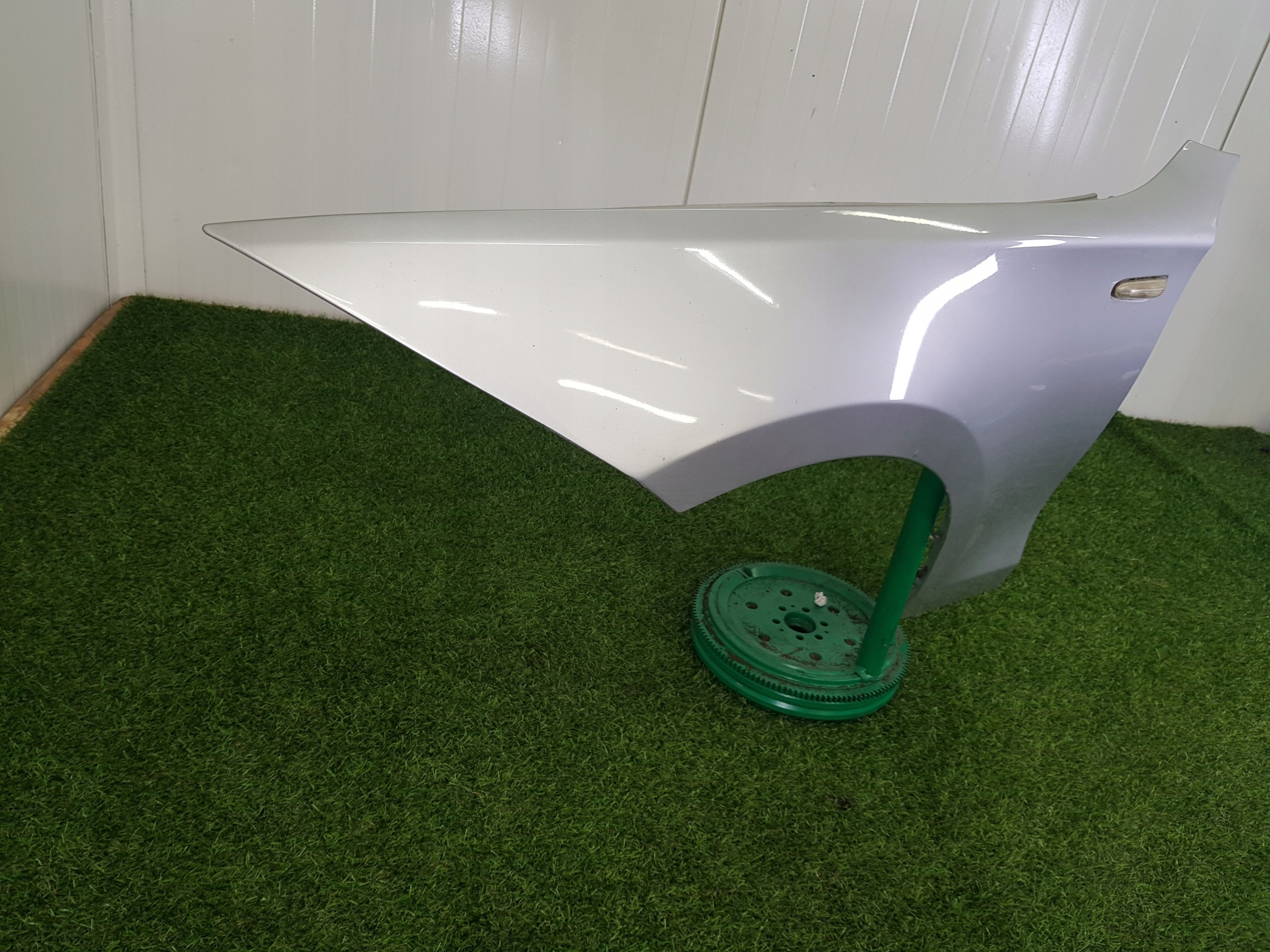 fender left front BMW E87