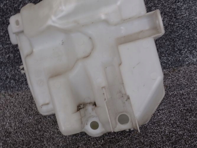 MITSUBISHI OUTLANDER III washer fluid tank