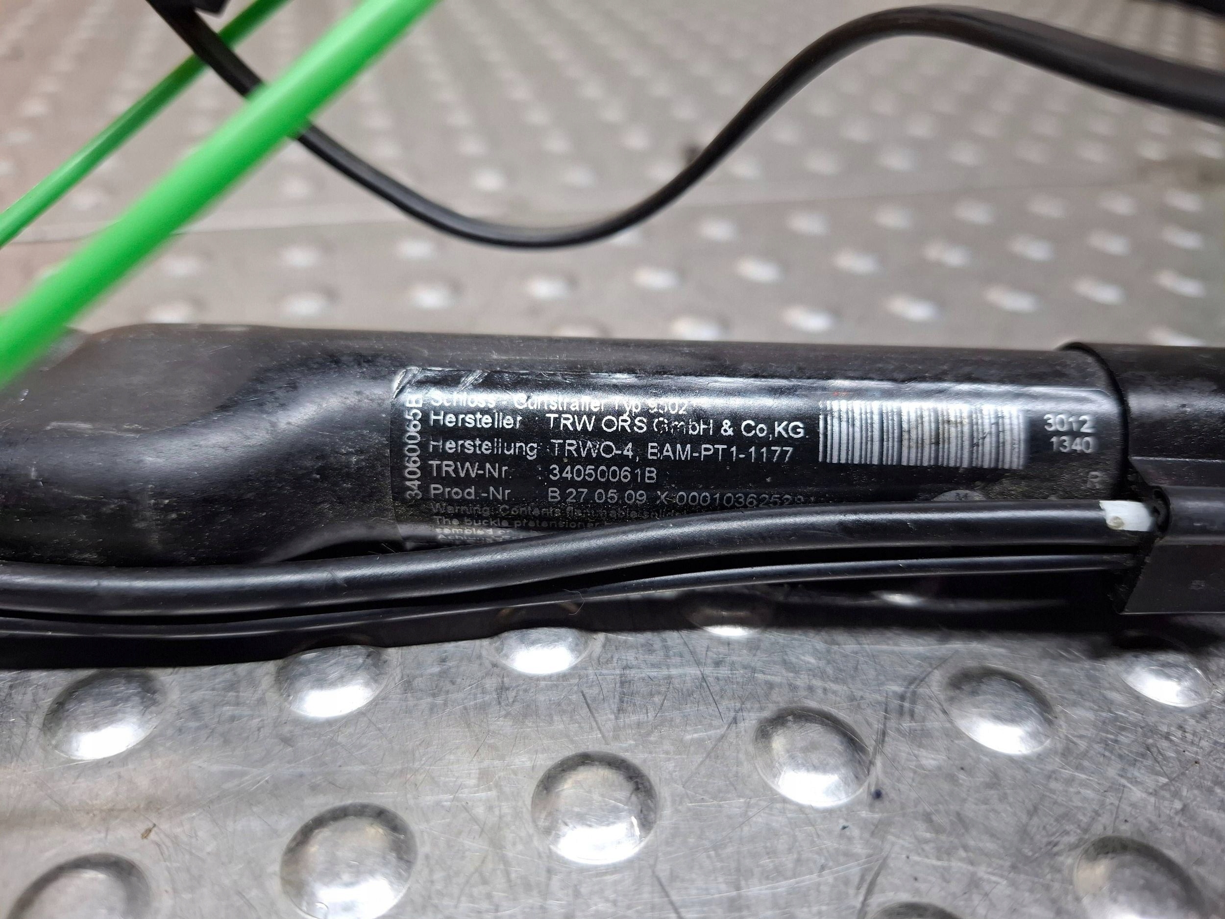 napínač stěny pravý předek 7213564 9119542 BMW E81 E87 E82 E90 E91 E92 E84