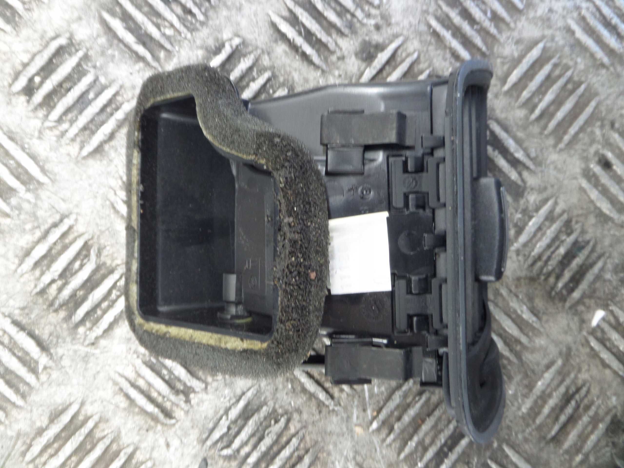 grid air conditioning devices right Volkswagen OE 3AC819702A