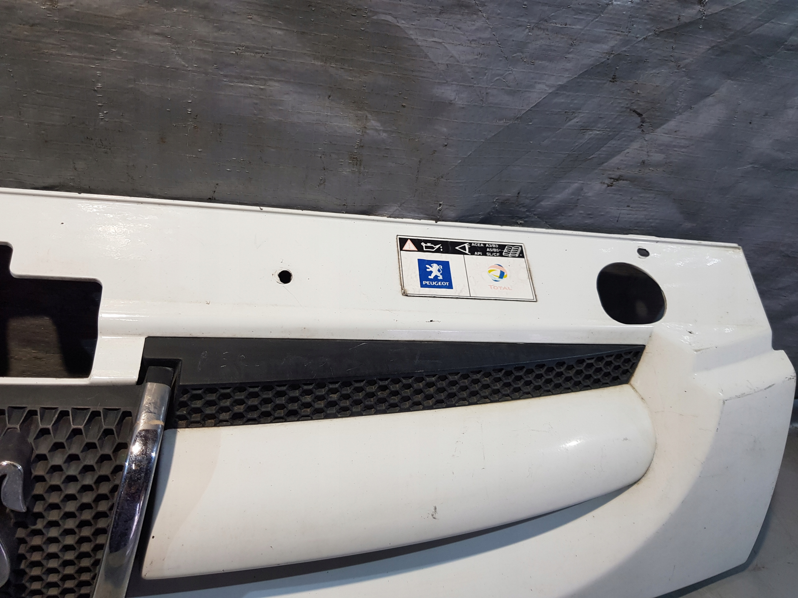 Grill Grill der Stoßstange PEUGEOT PARTNER II FL