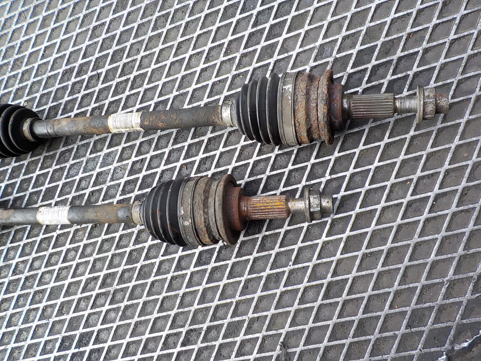 SUZUKI SWIFT MK6 1.5 B semi-axis left short. 44102-72K20