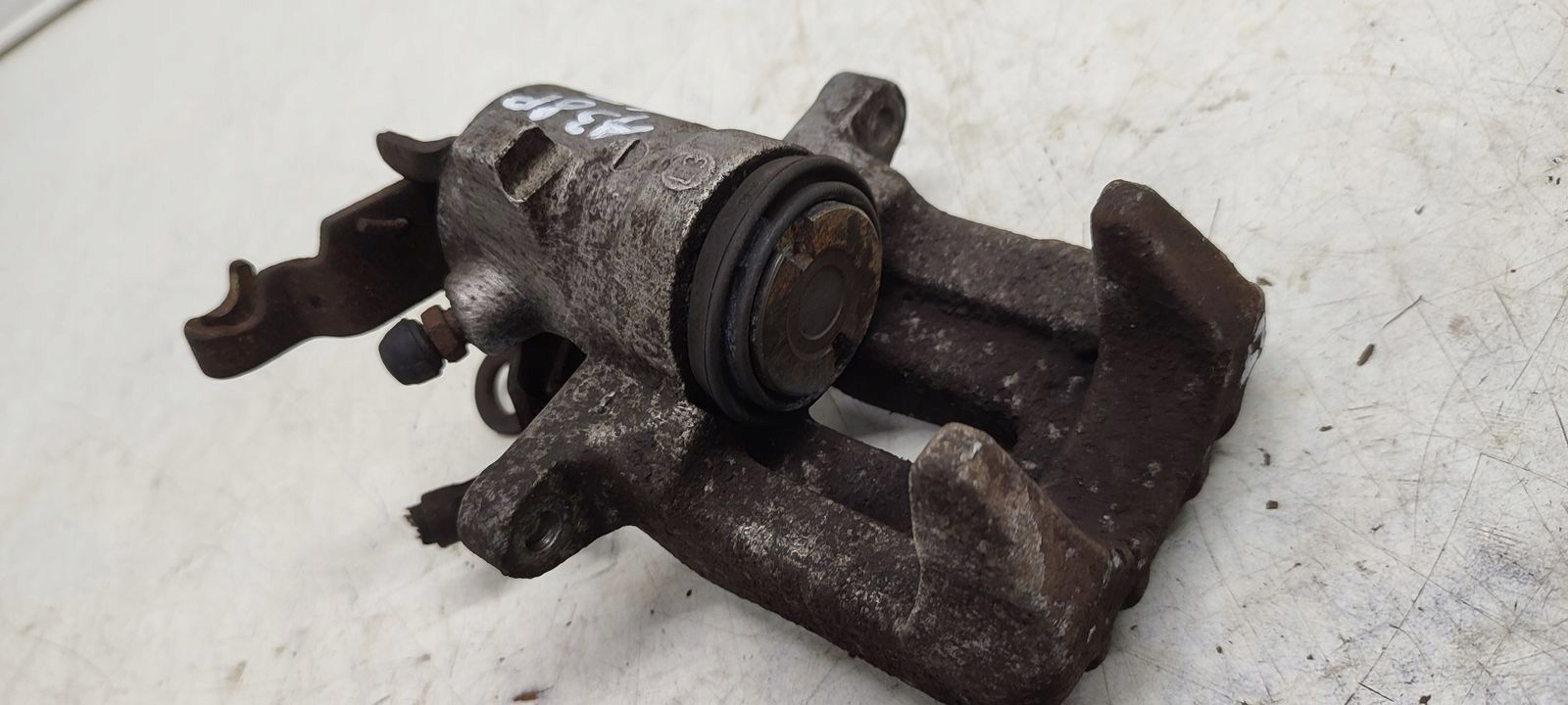 caliper rear part rear left Audi A3 8P 1,6 MPI