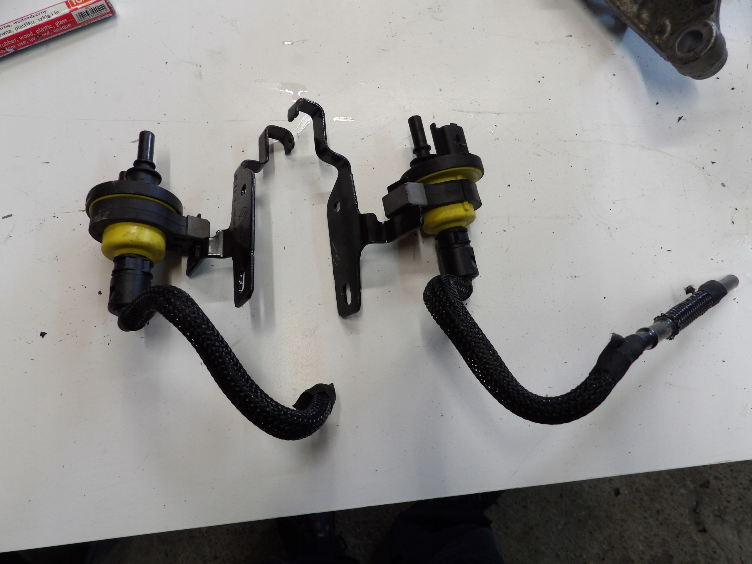 POCHŁANIACZ OPARÓW PALIWA RENAULT CLIO 5 V CAPTUR II 2