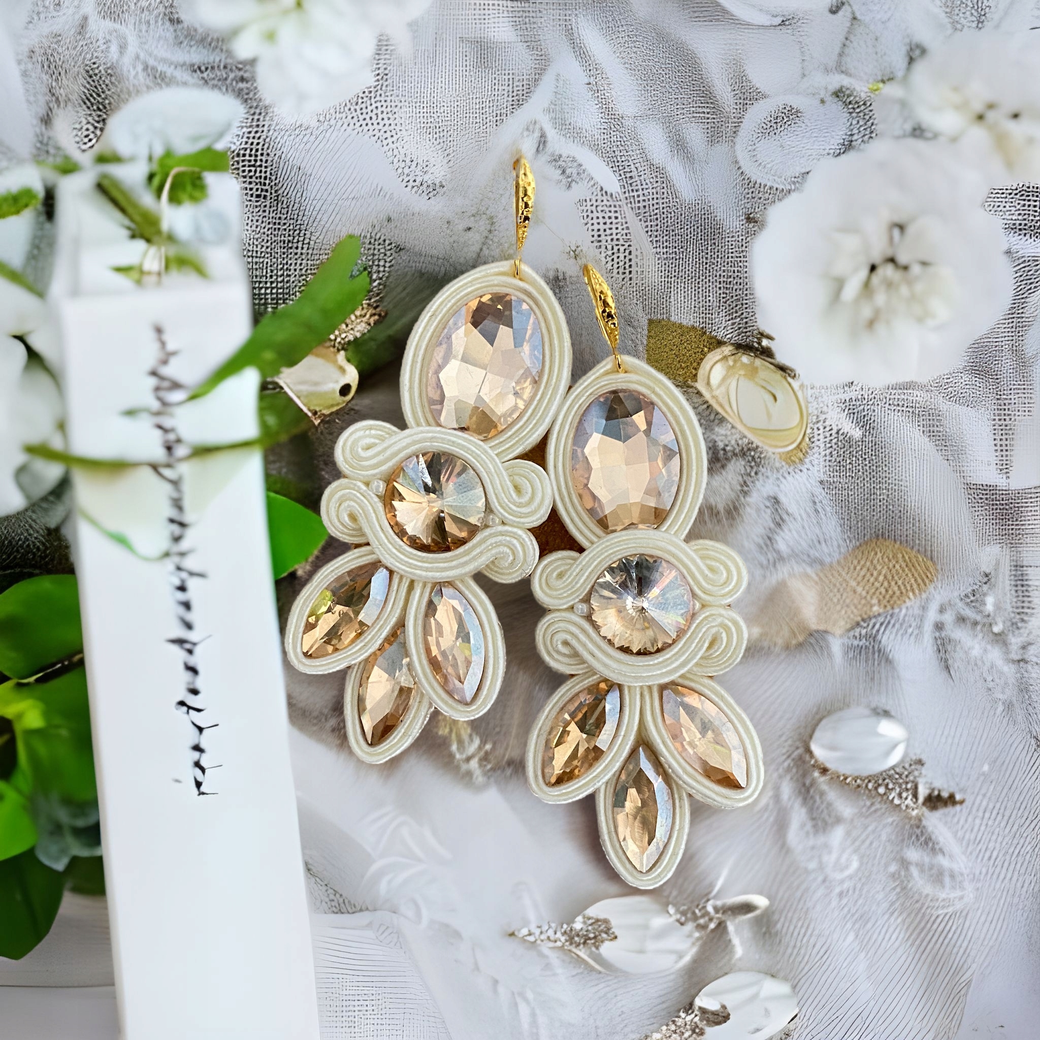 Champagne, beżowe, kremowe kolczyki ślubne sutasz