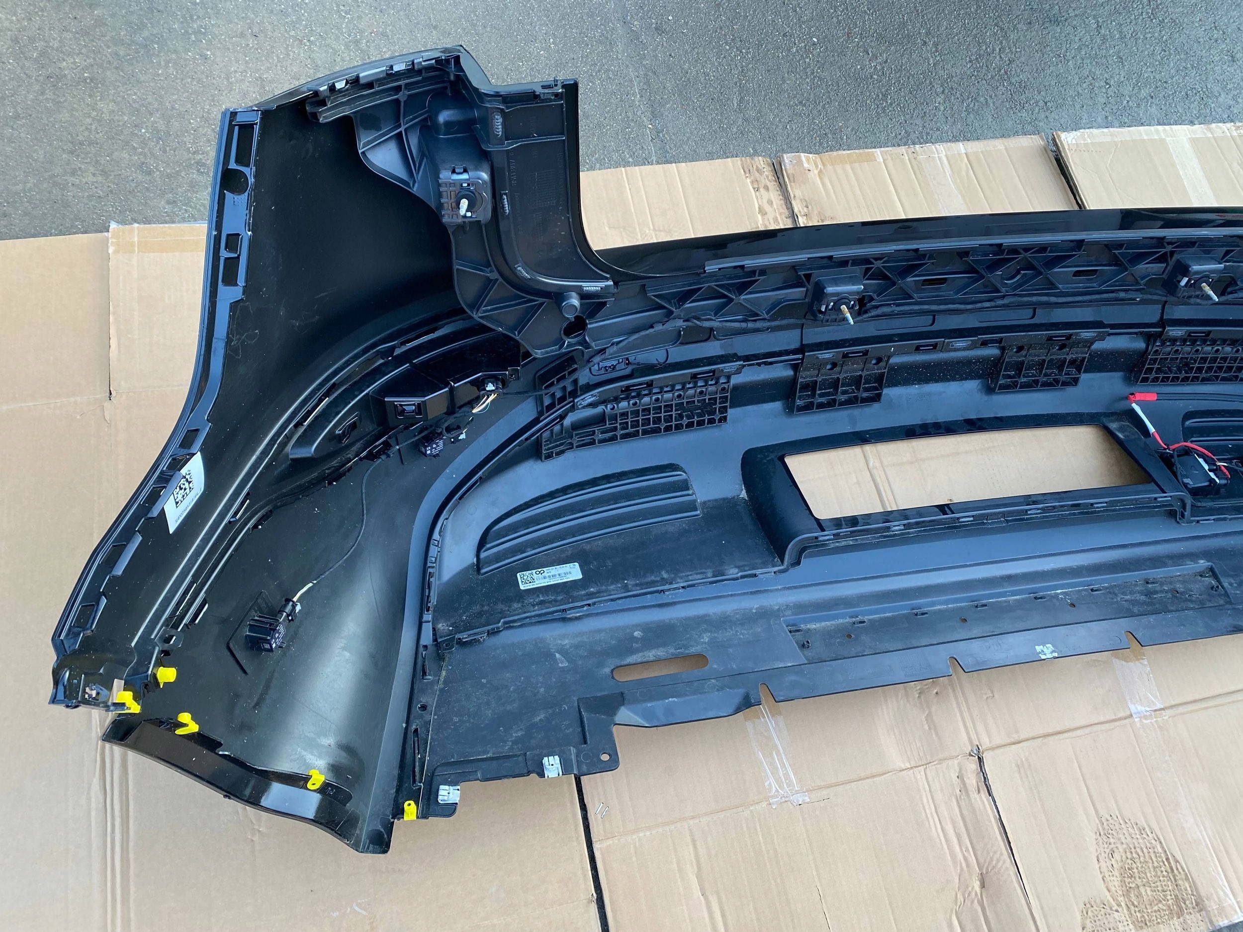 AUDI Q6 E-TRON original complete bumper rear part rear PDC light black