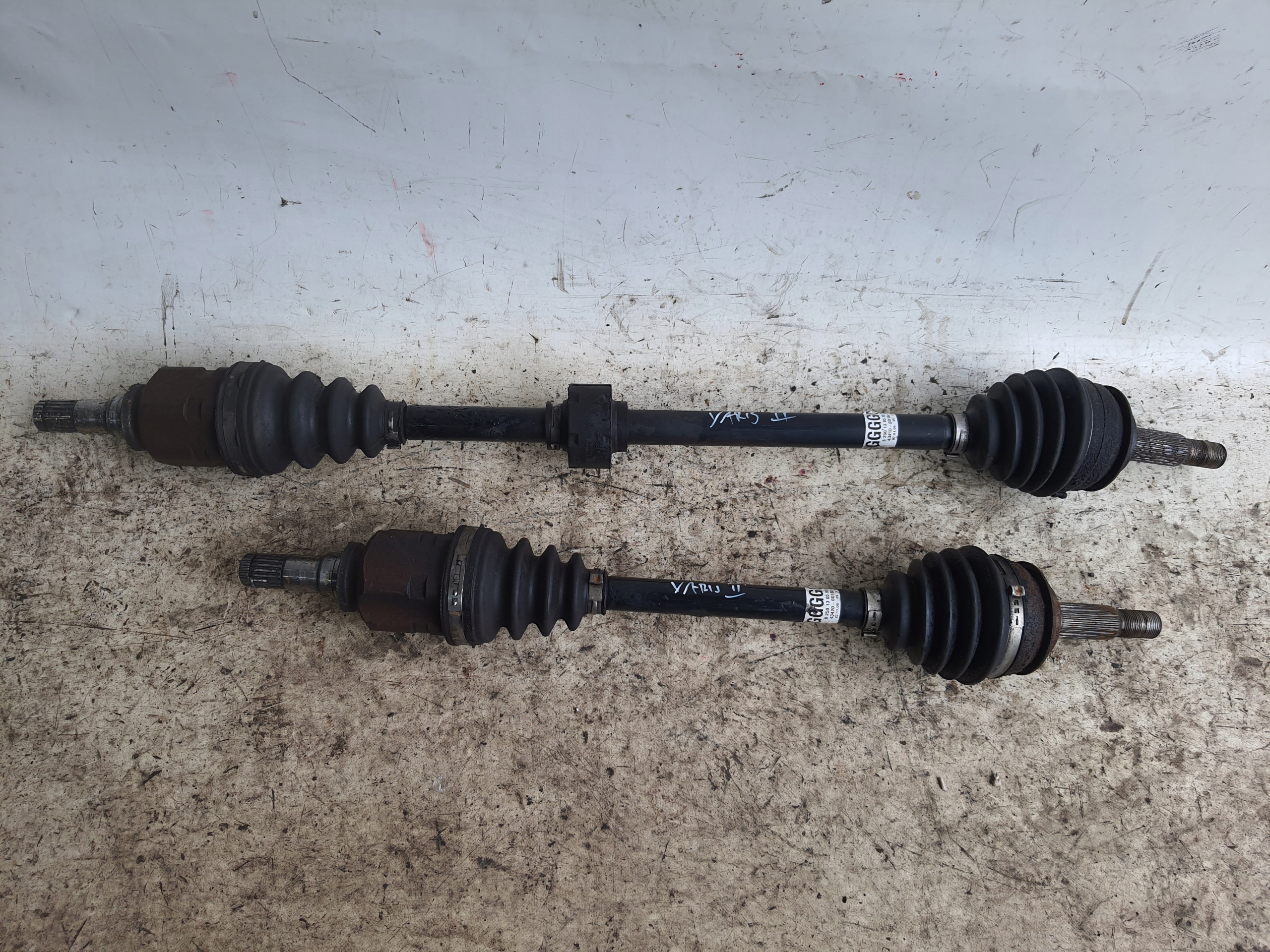 TOYOTA YARIS II semi-axis left 43420-0D180-B