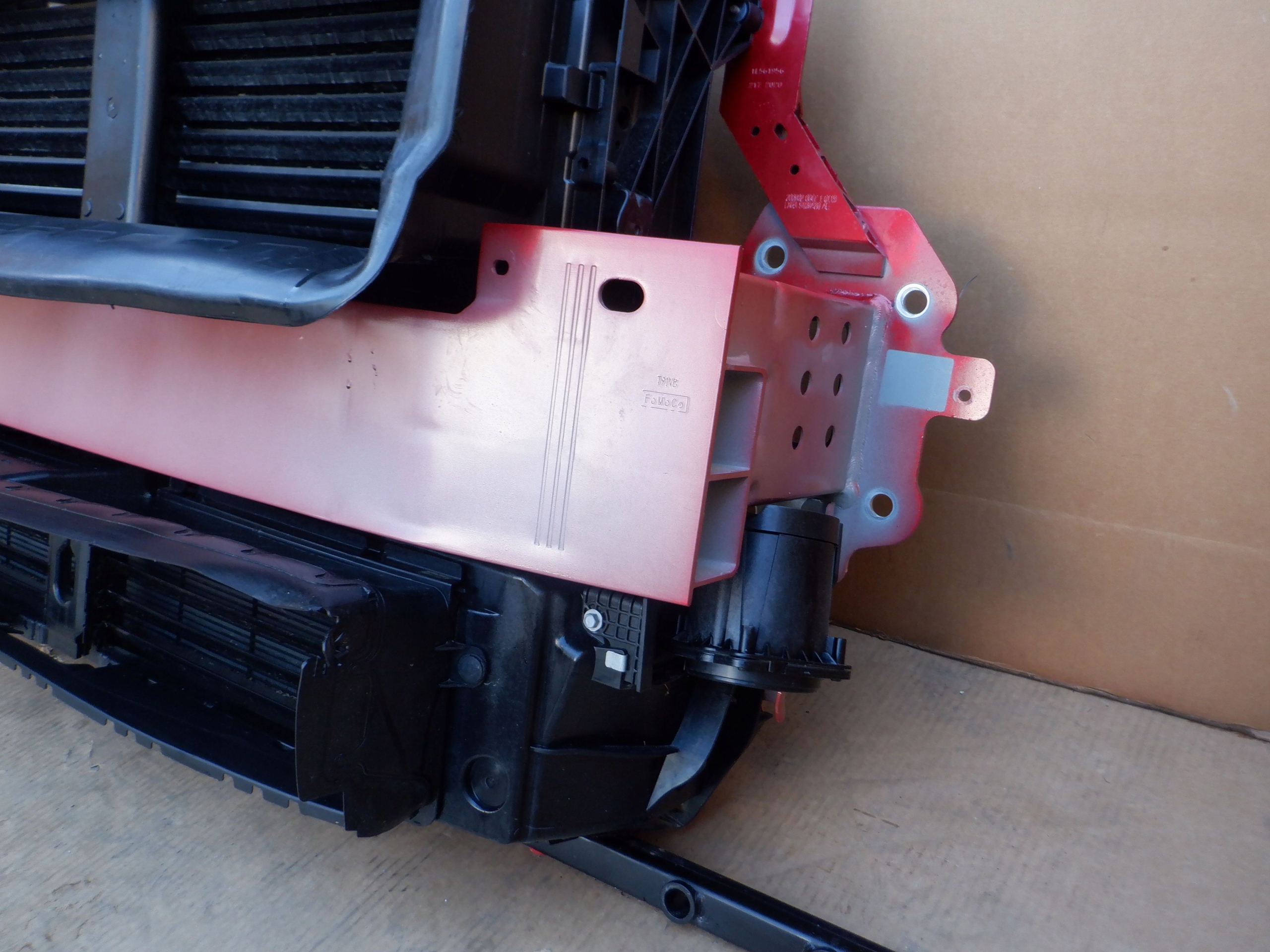 PAS BELKA CHŁODNICE PRZÓD FORD KUGA MK3 2.5 PHEV Jakość części (zgodnie z GVO) O - oryginał z logo producenta pojazdu (OE)