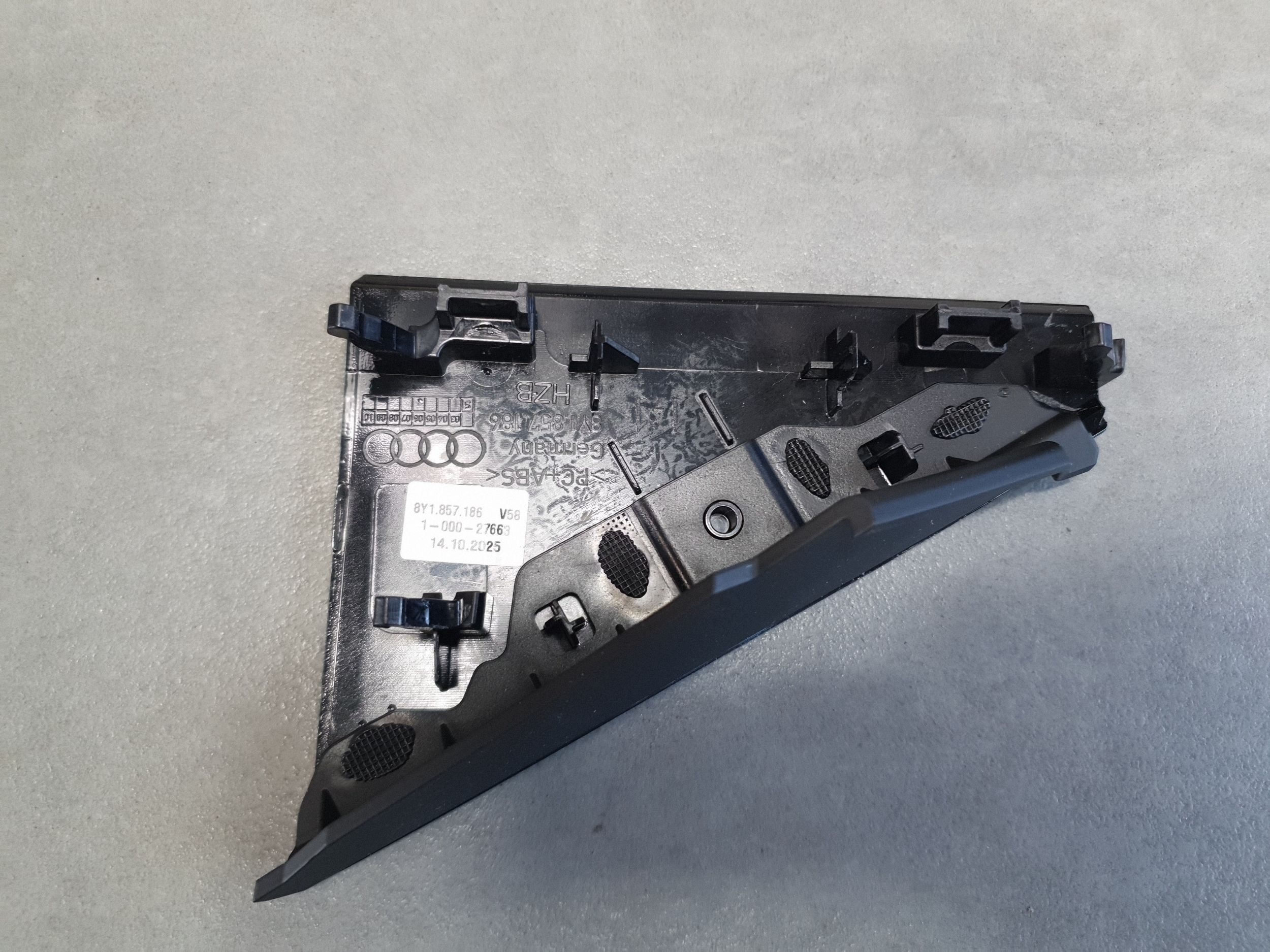 Audi A3 8Y Blende Abdeckung dekor konsole 8Y1857186