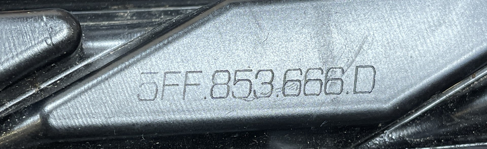 CUPRA FORMENTOR KM7 2020- grid of a bumper front right below PDC 5FF853666D