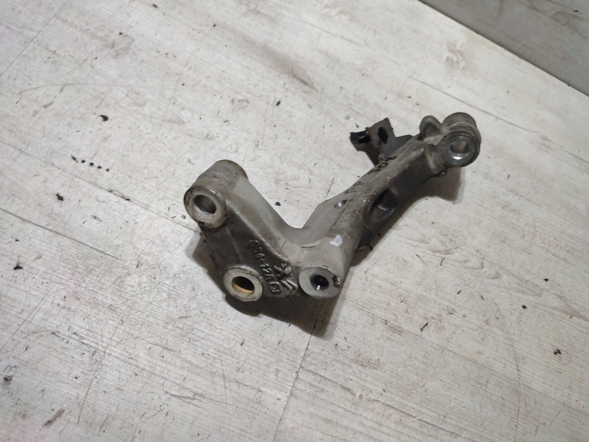 Peugeot 308 2019 front side right arm front