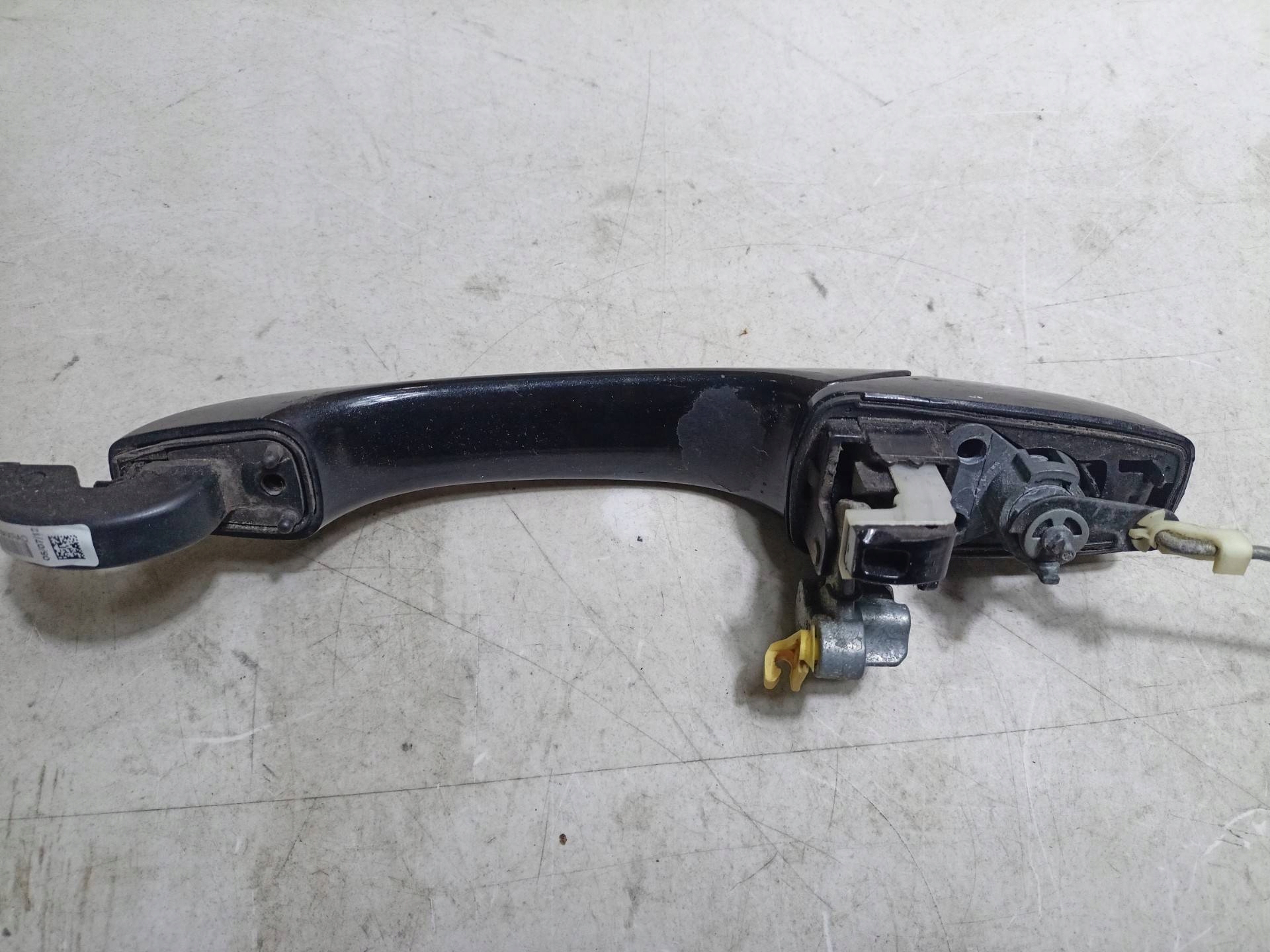 handle exterior door front left side Chrysler Town and Country