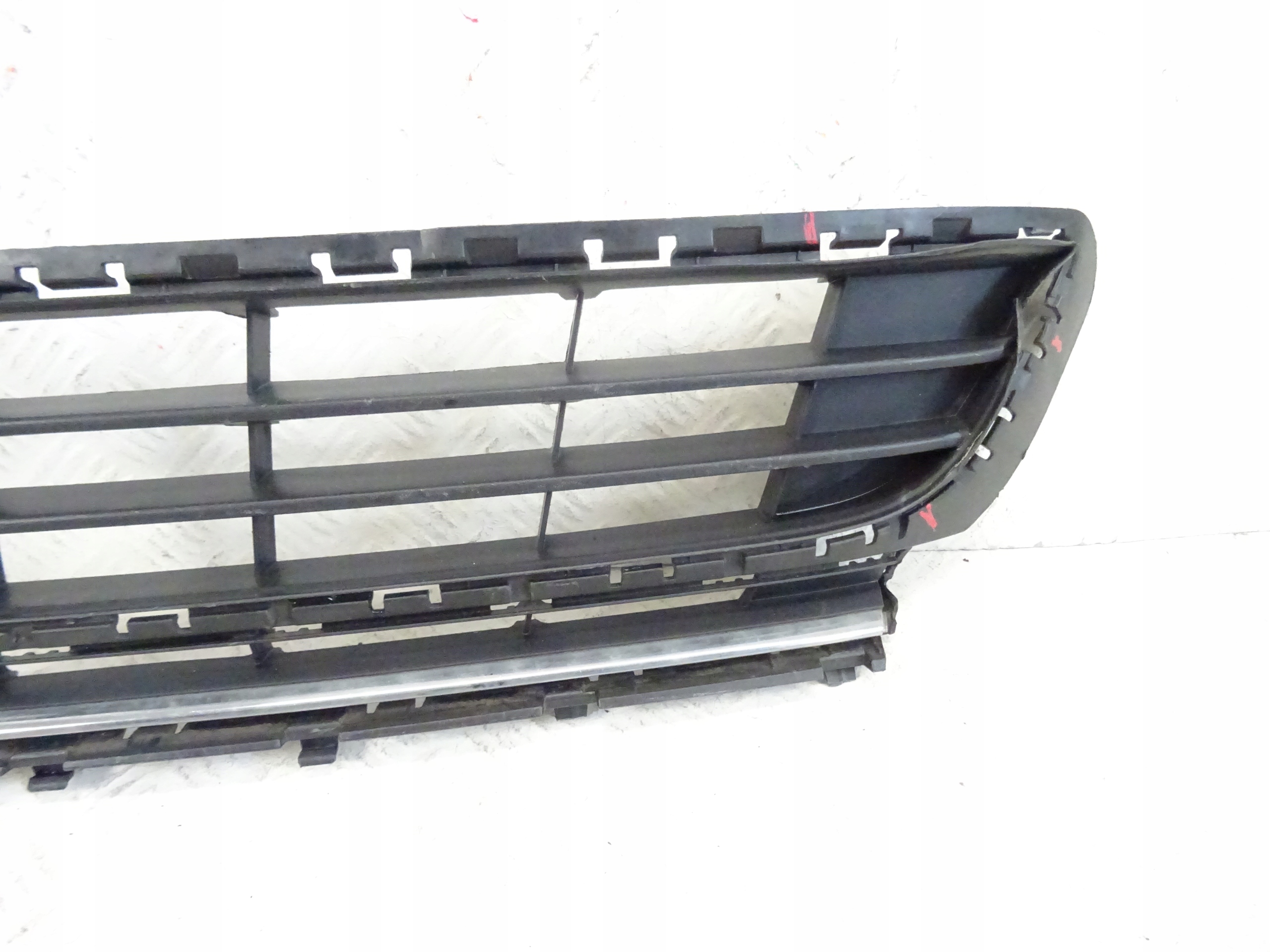grid of a bumper front front central VW GOLF VII 5G0853677E