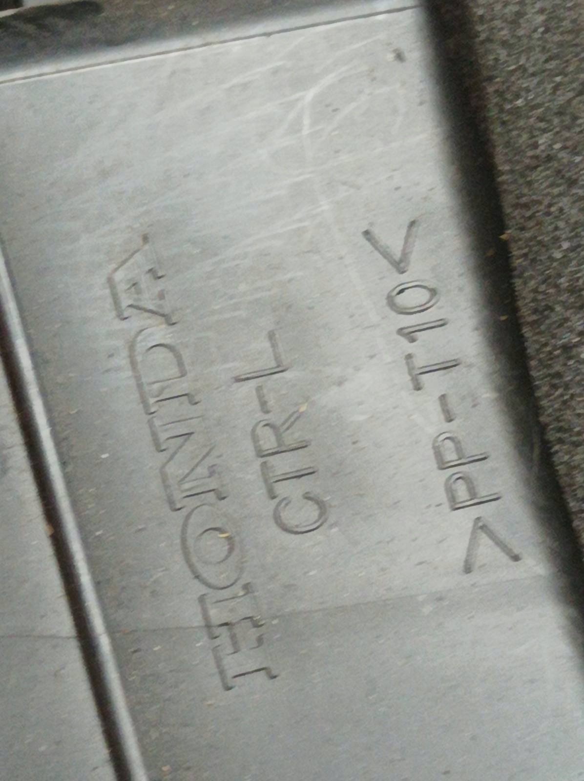 obal budíku KRATKI klími Honda FR-V a (2004-2009)