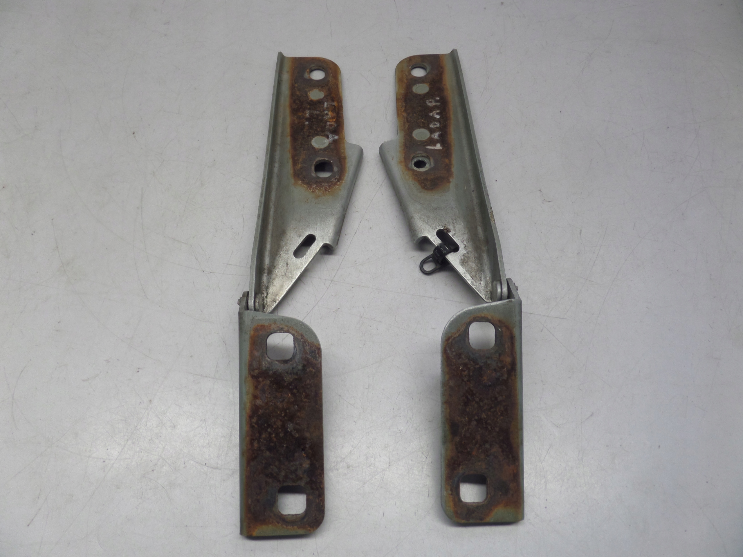 hinge bonnets LADA KALINA 1119 04-13 KOMPLET 2SZT