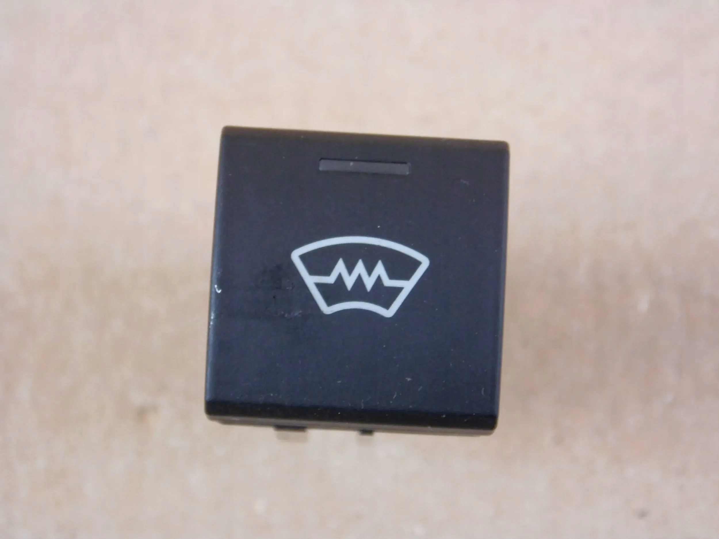 Toyota RAV4 V button switch grzania of the heating windows front