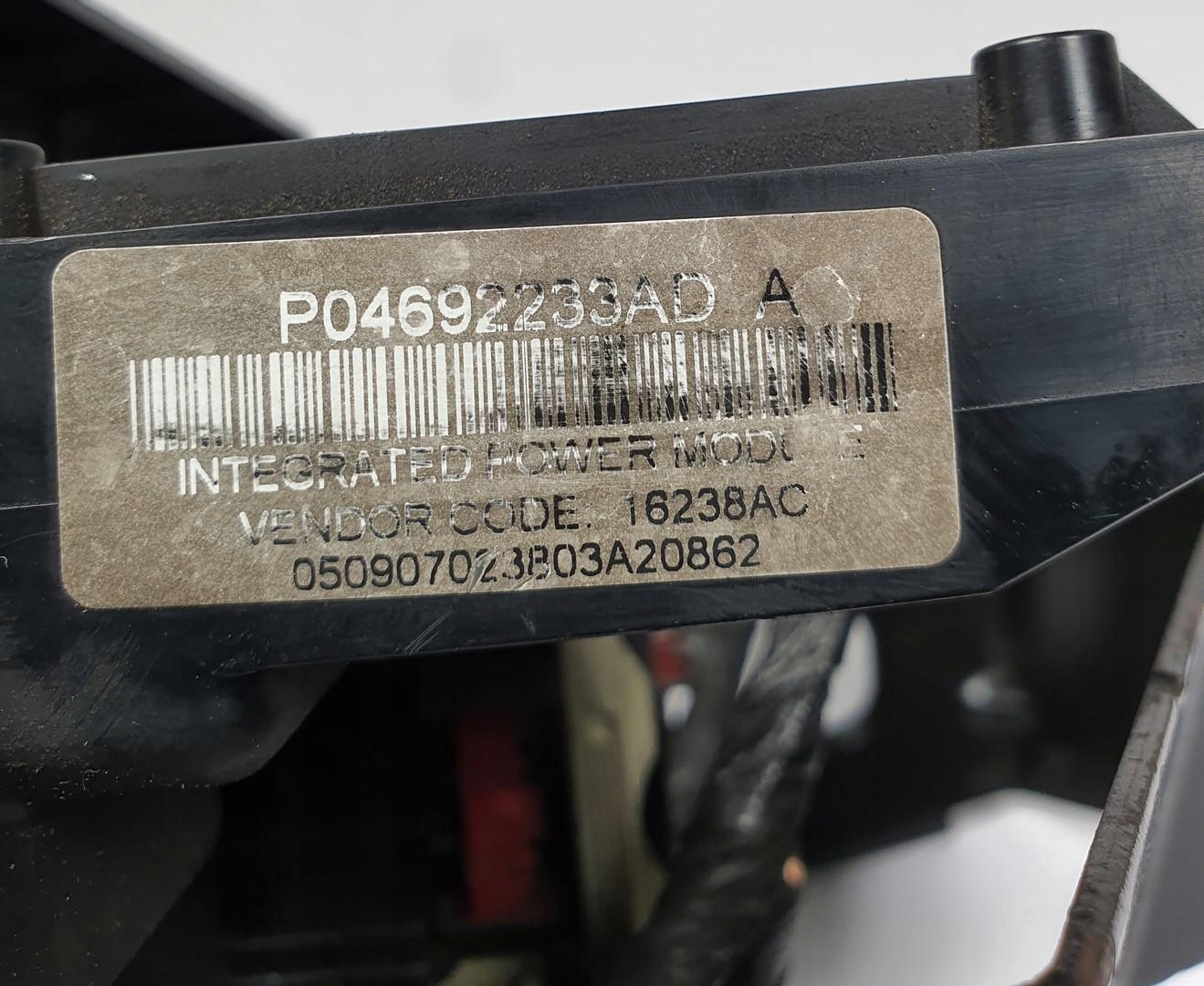 блок предохранителей CHRYSLER 300C P04692233AD